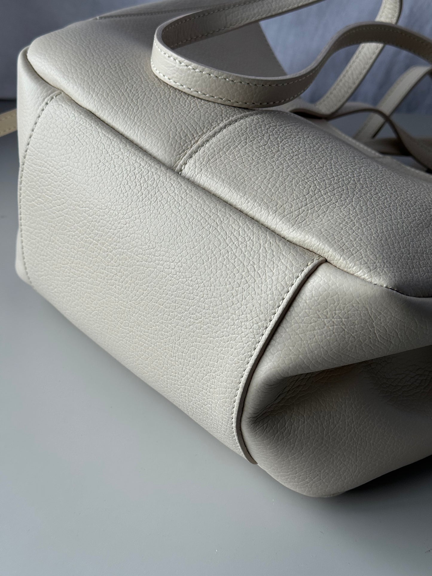 Borsa con doppio manico in pelle
