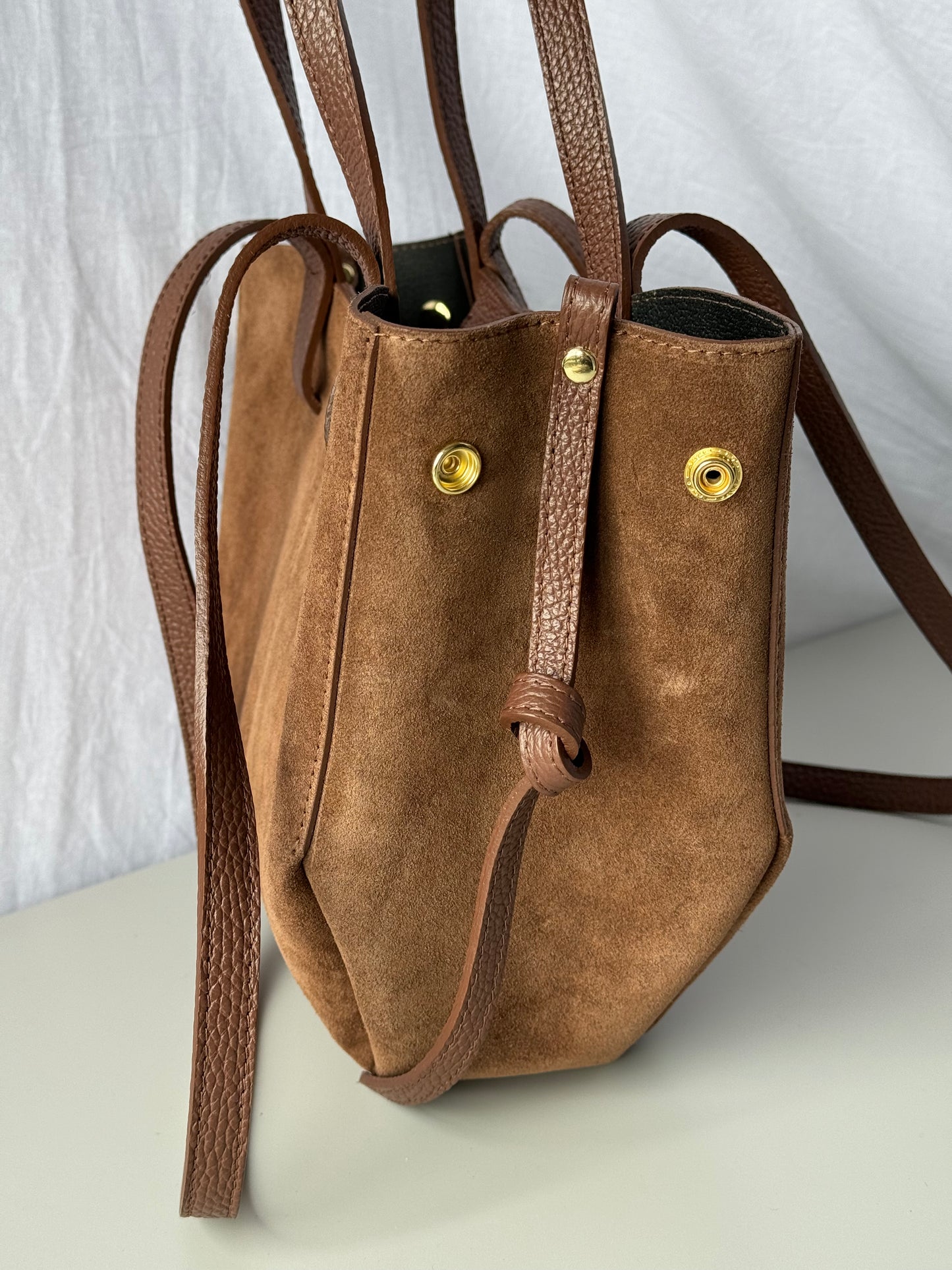 borsa con doppi manici e bottoni