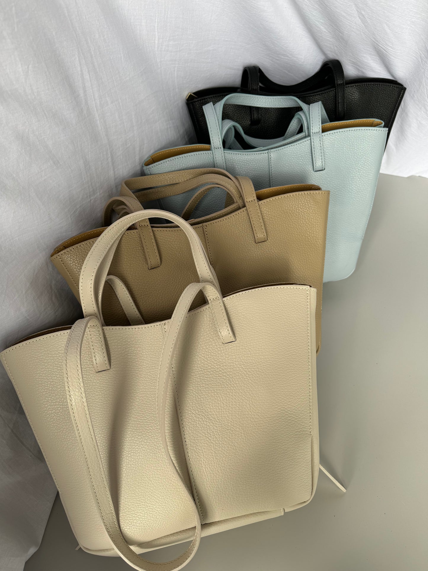 Borsa con doppio manico in pelle