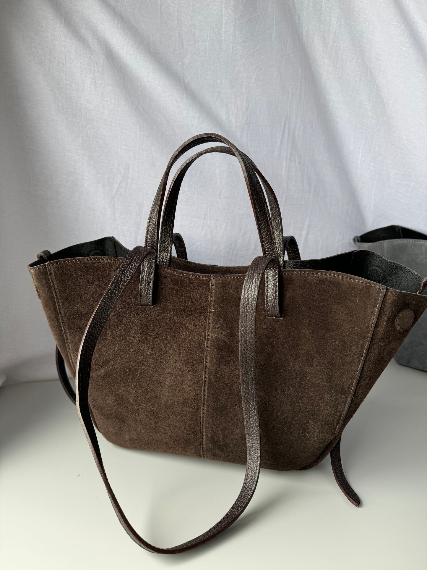 borsa con doppi manici magnetici