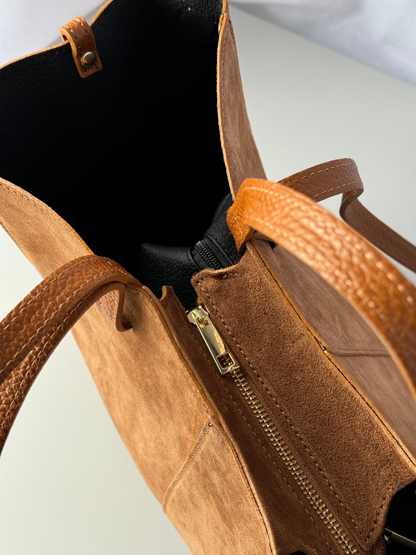 borsa con doppi manici magnetici