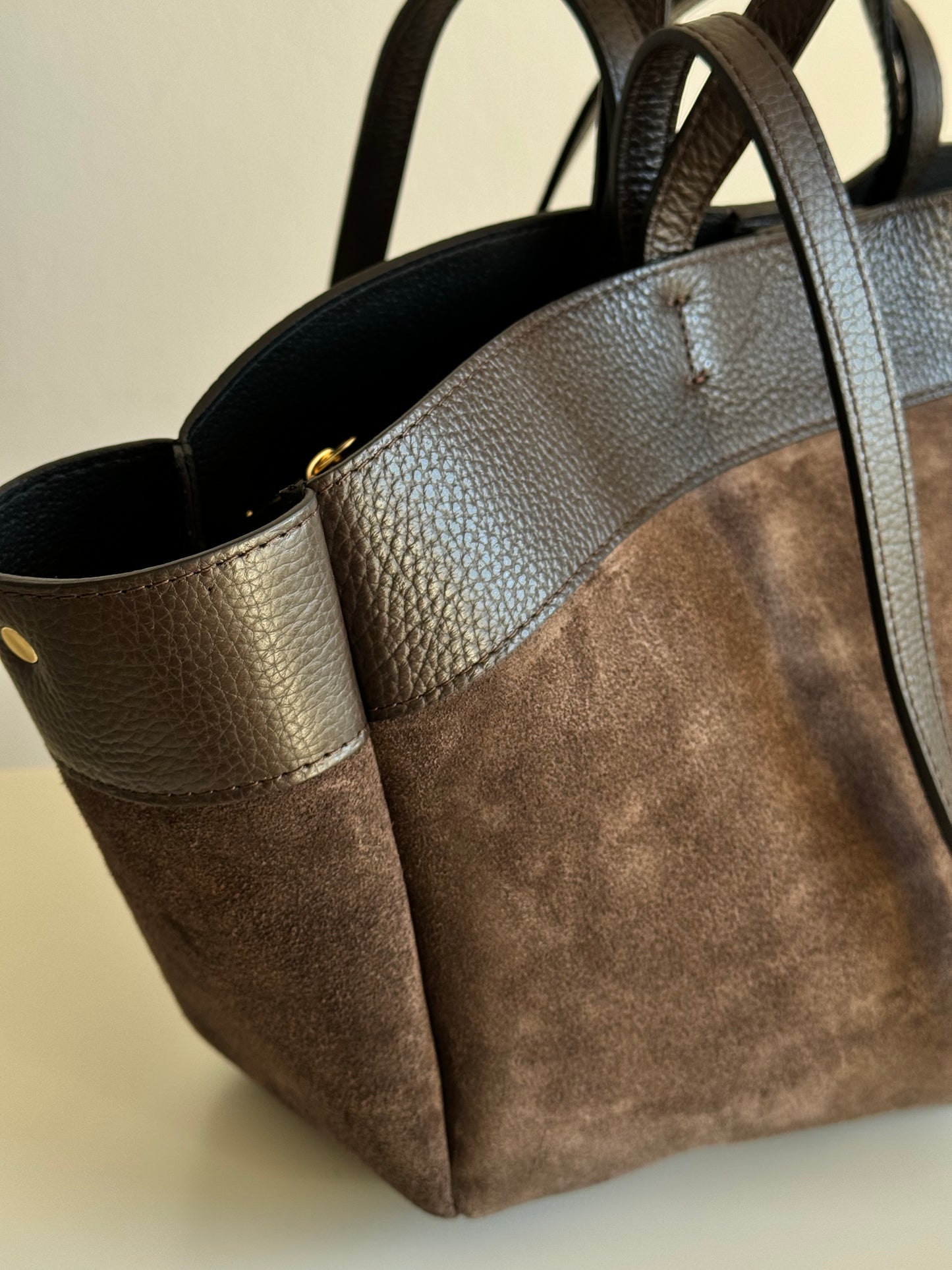 Borsa con doppio manico in pelle scamosciato