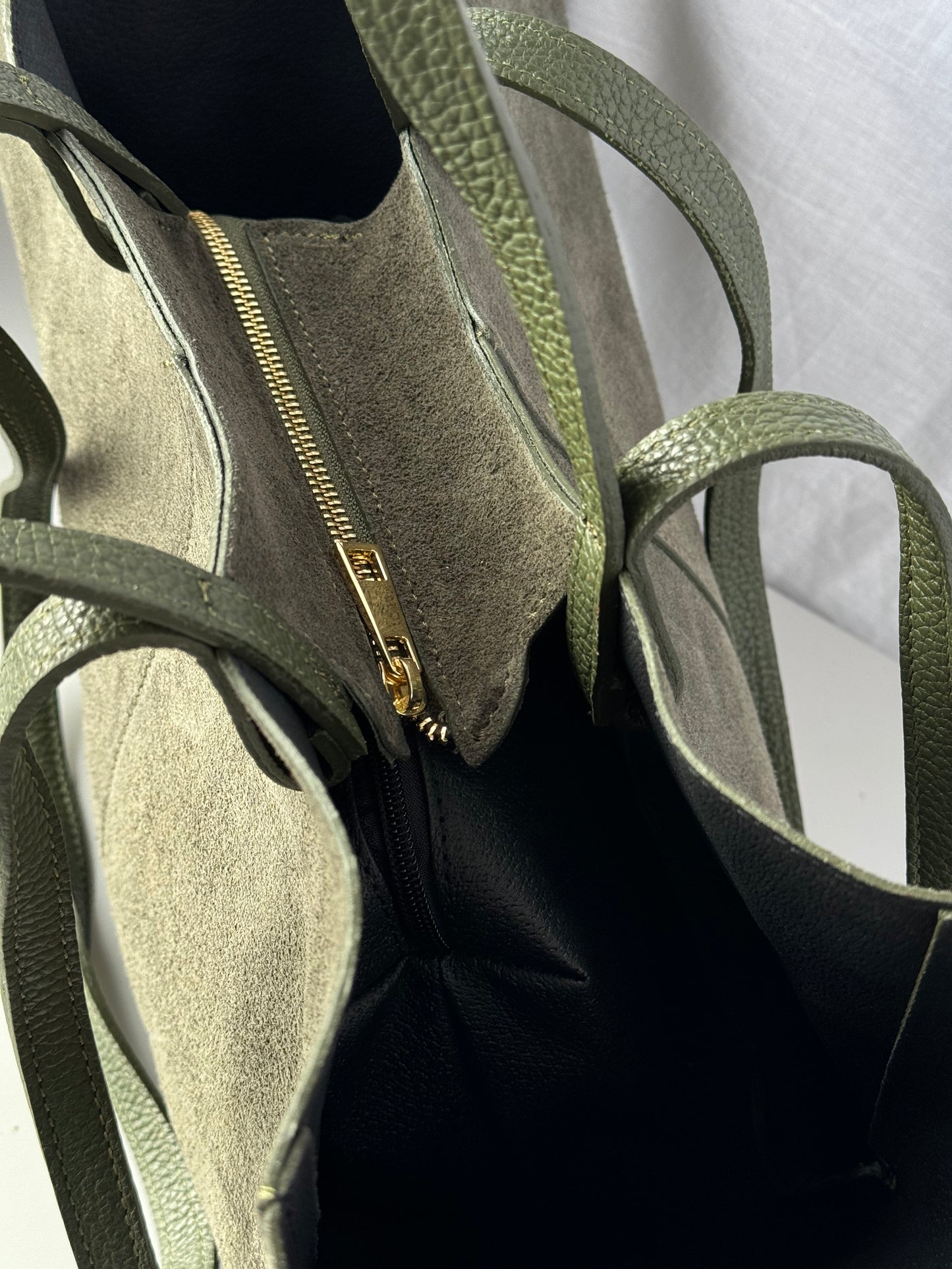 borsa con doppi manici magnetici
