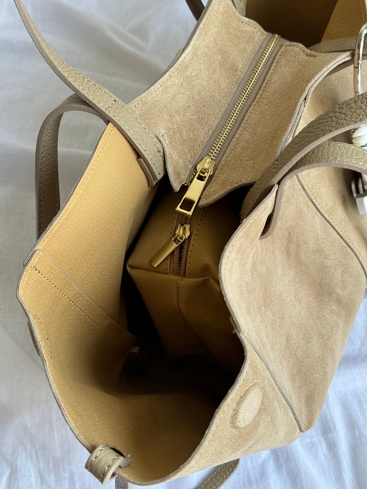 borsa con doppi manici magnetici
