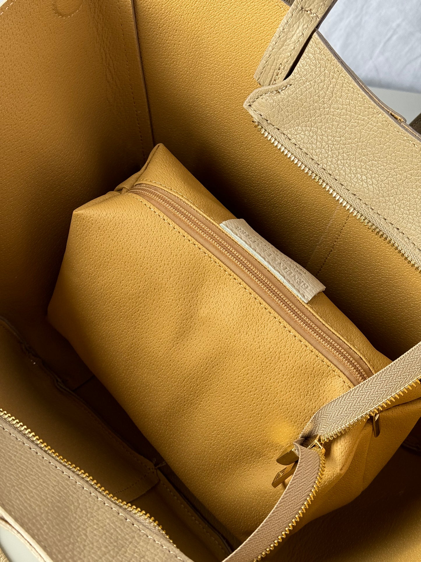 Borsa con doppio manico in pelle