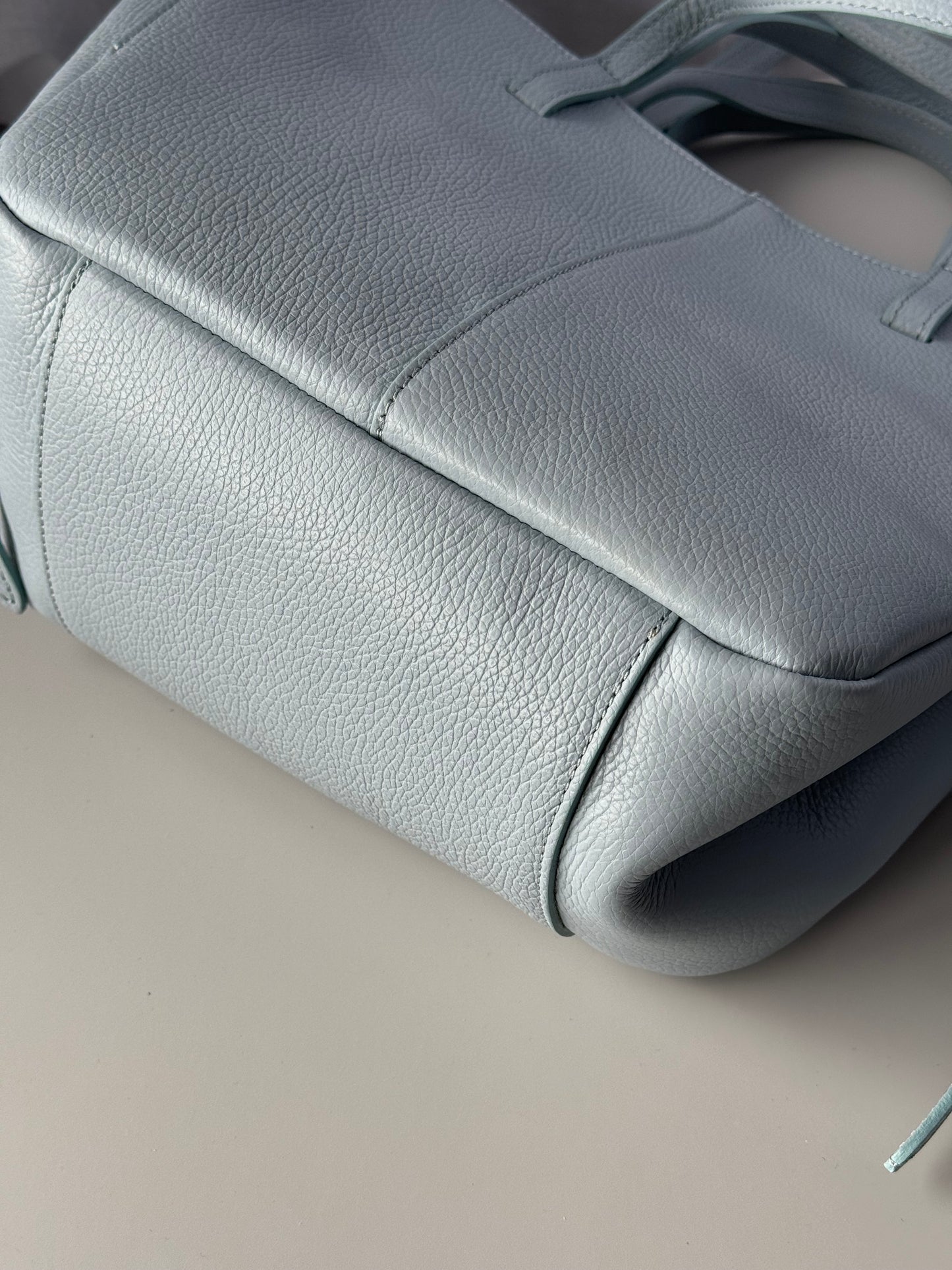Borsa con doppio manico in pelle