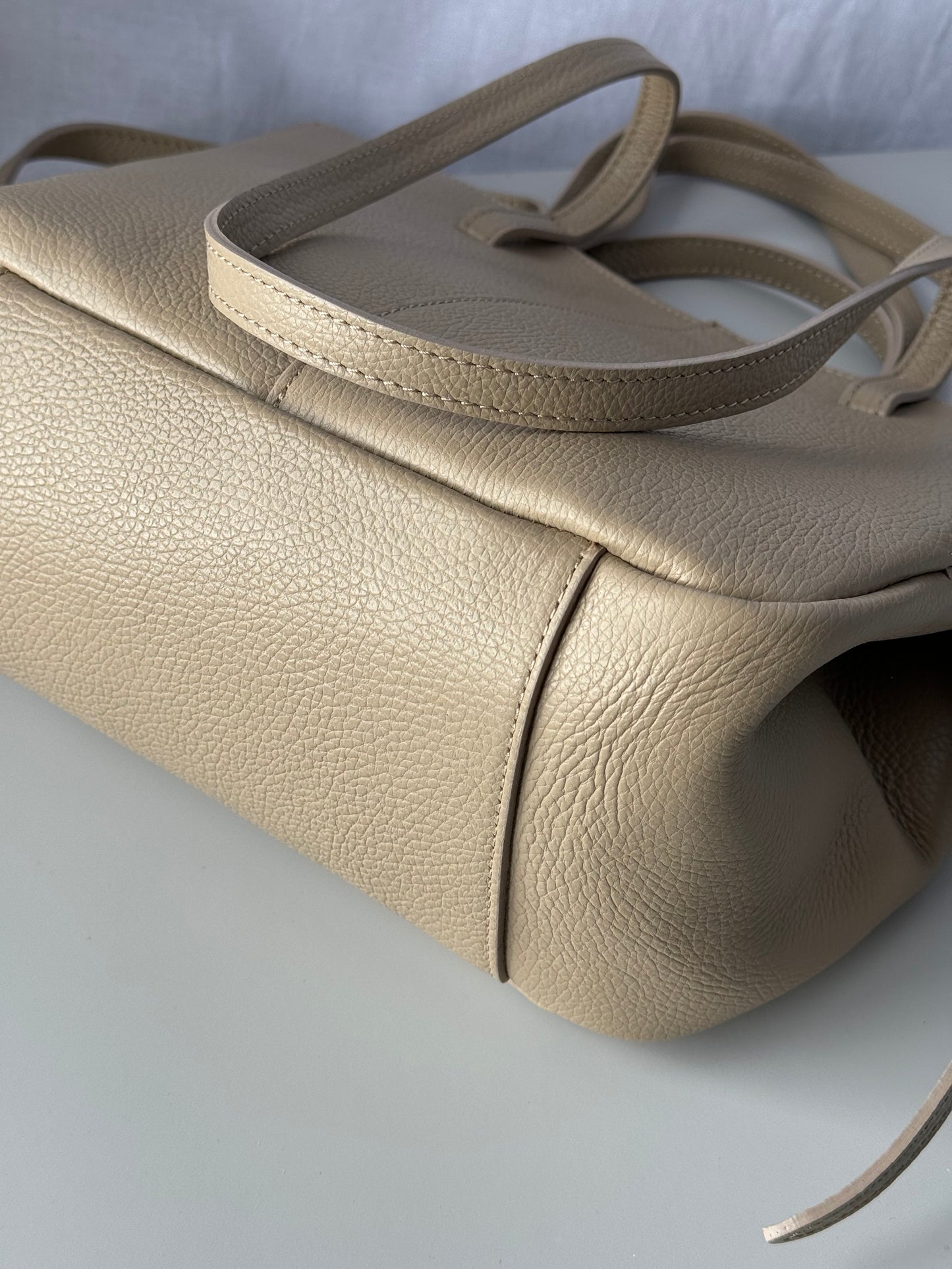 Borsa con doppio manico in pelle