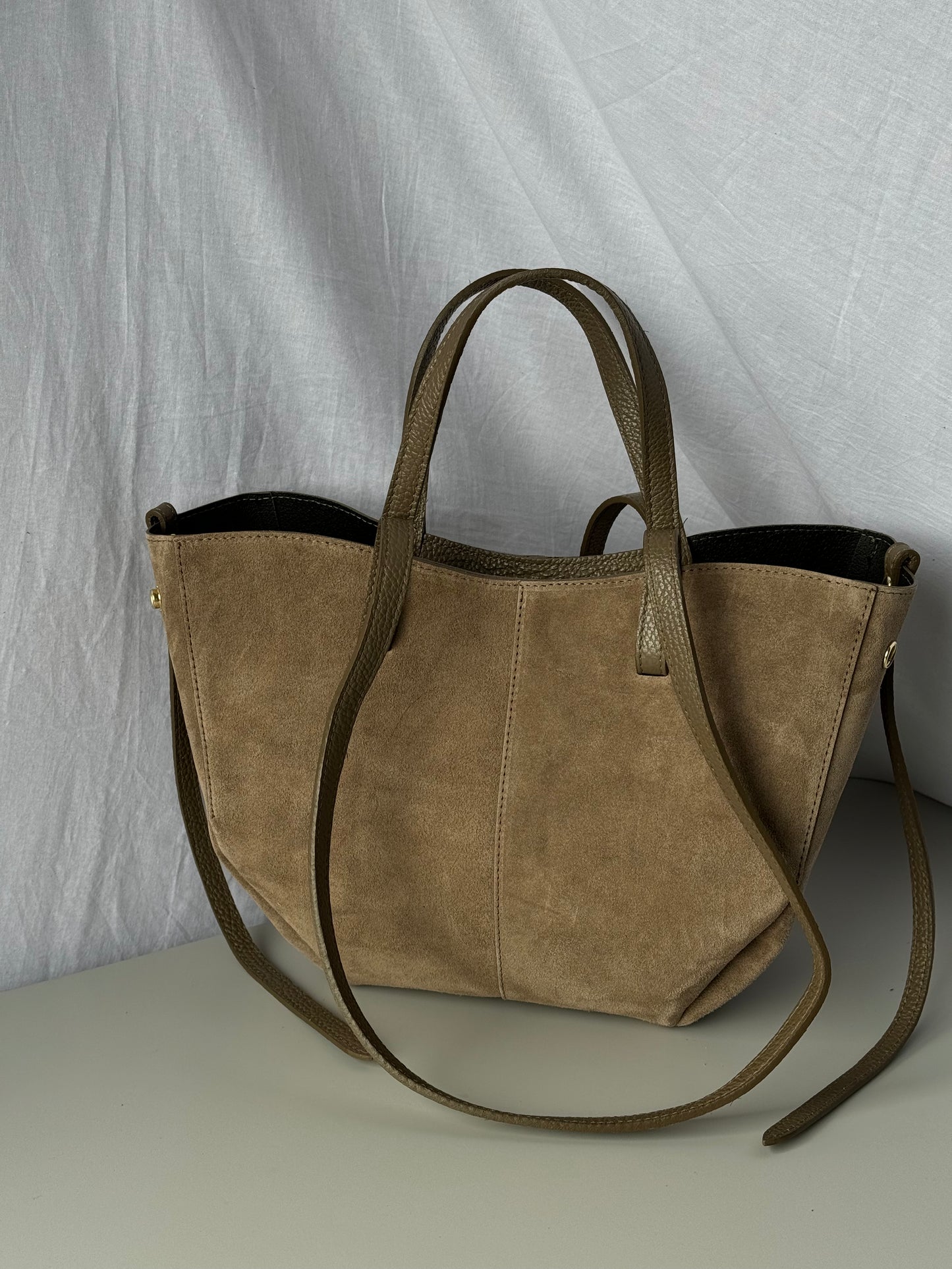 borsa con doppi manici e bottoni