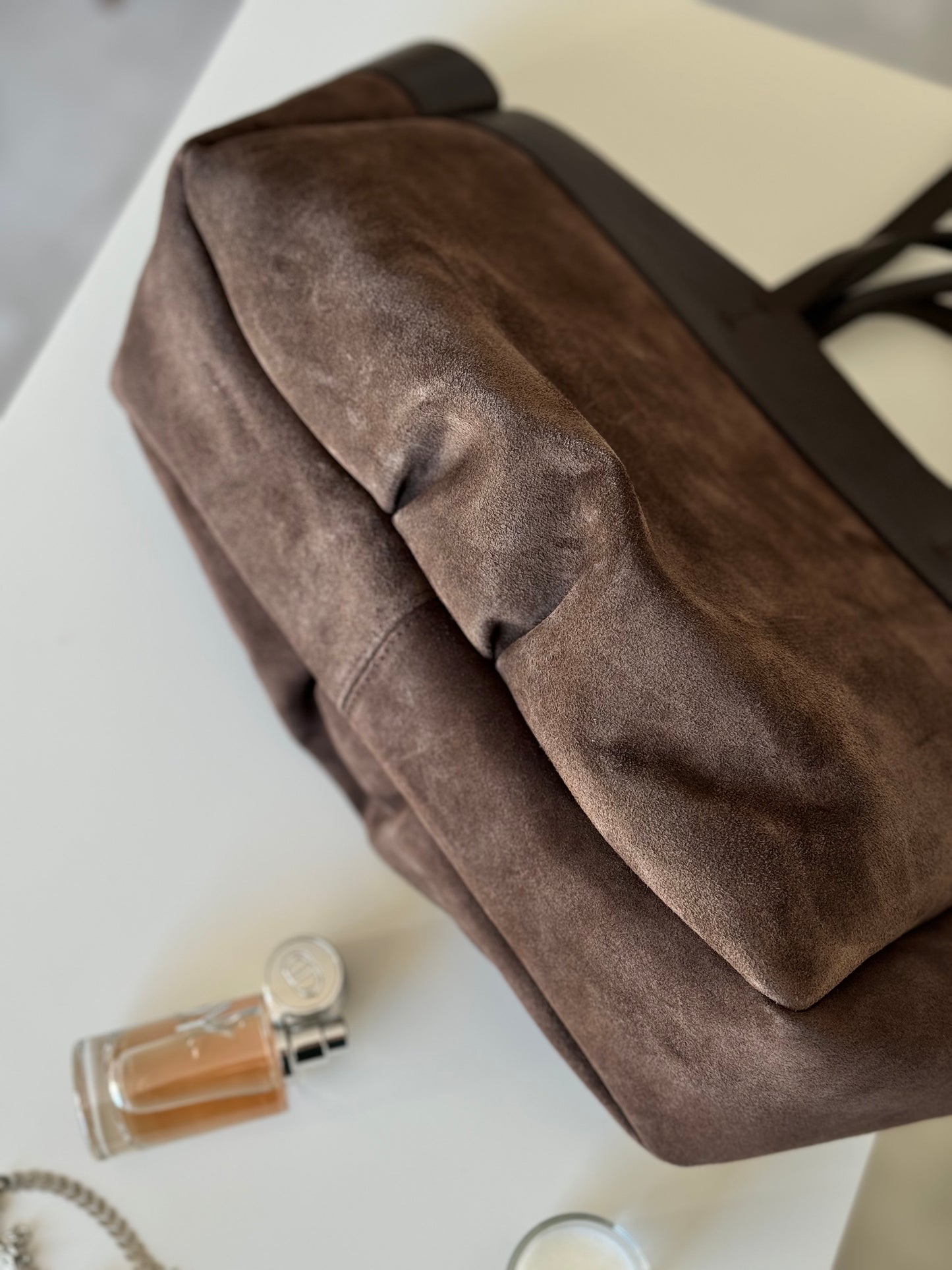 Borsa con doppio manico in pelle scamosciato