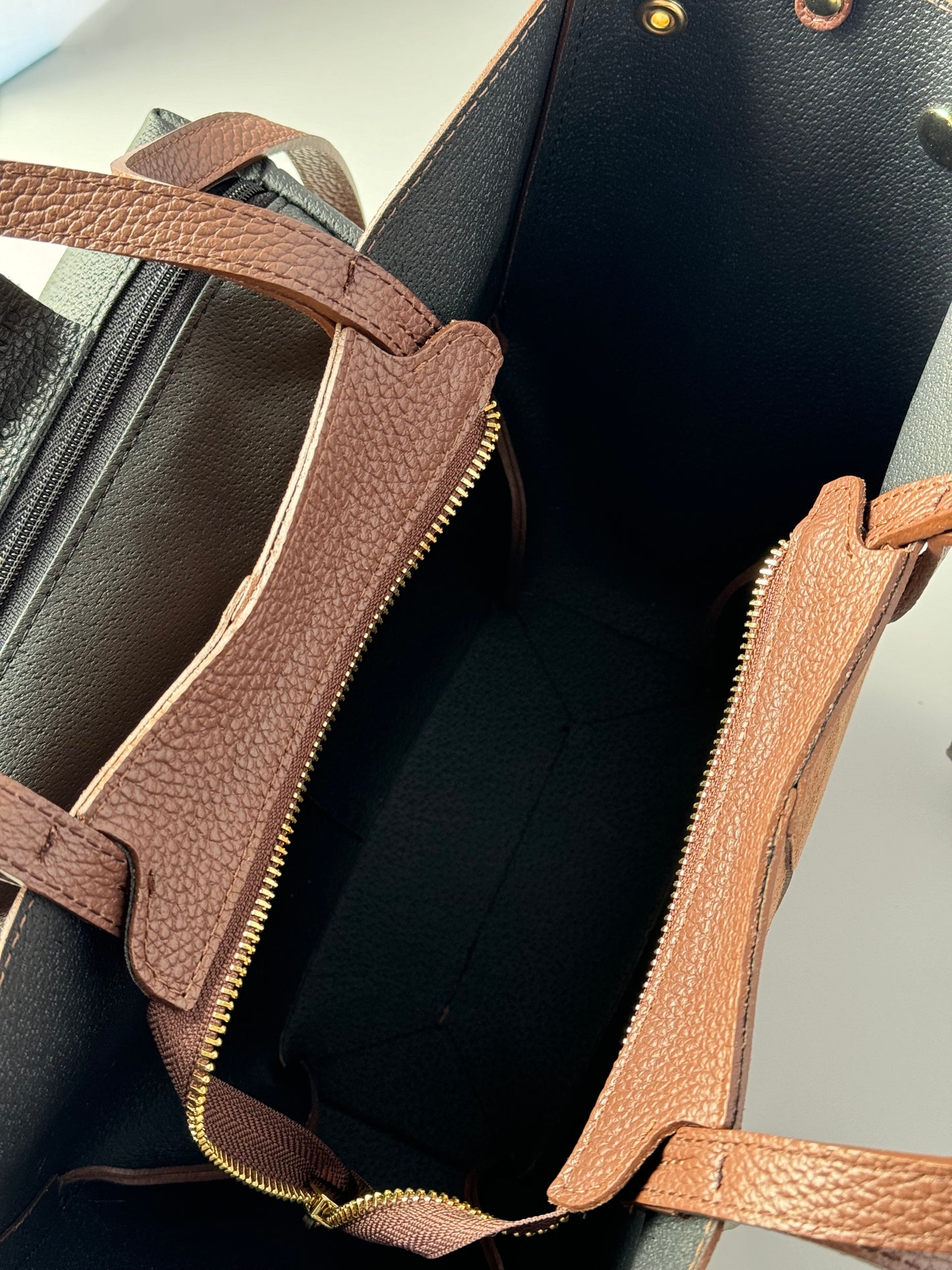 borsa con doppi manici e bottoni