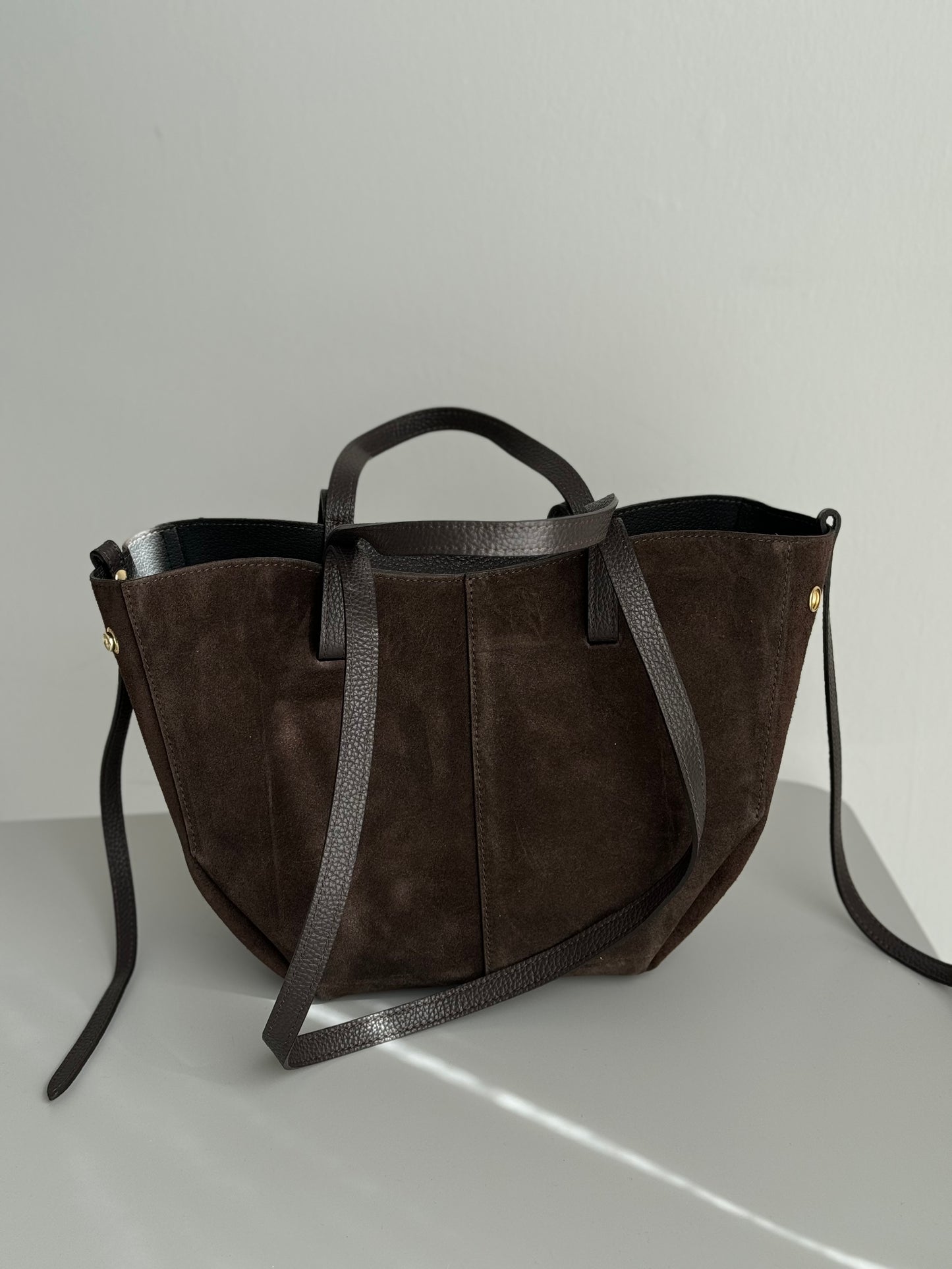 borsa con doppi manici e bottoni