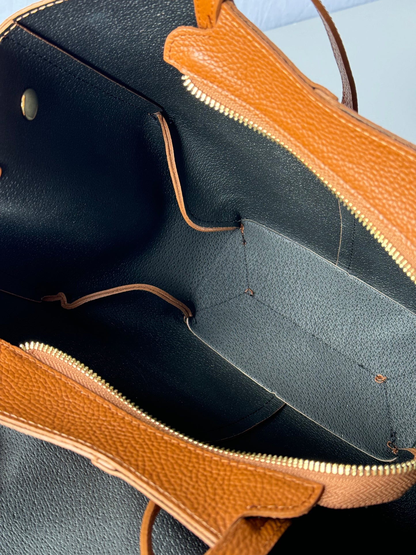 borsa con doppi manici e bottoni