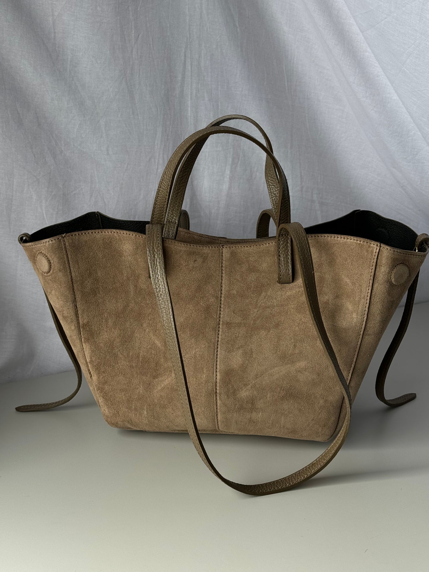 borsa con doppi manici magnetici