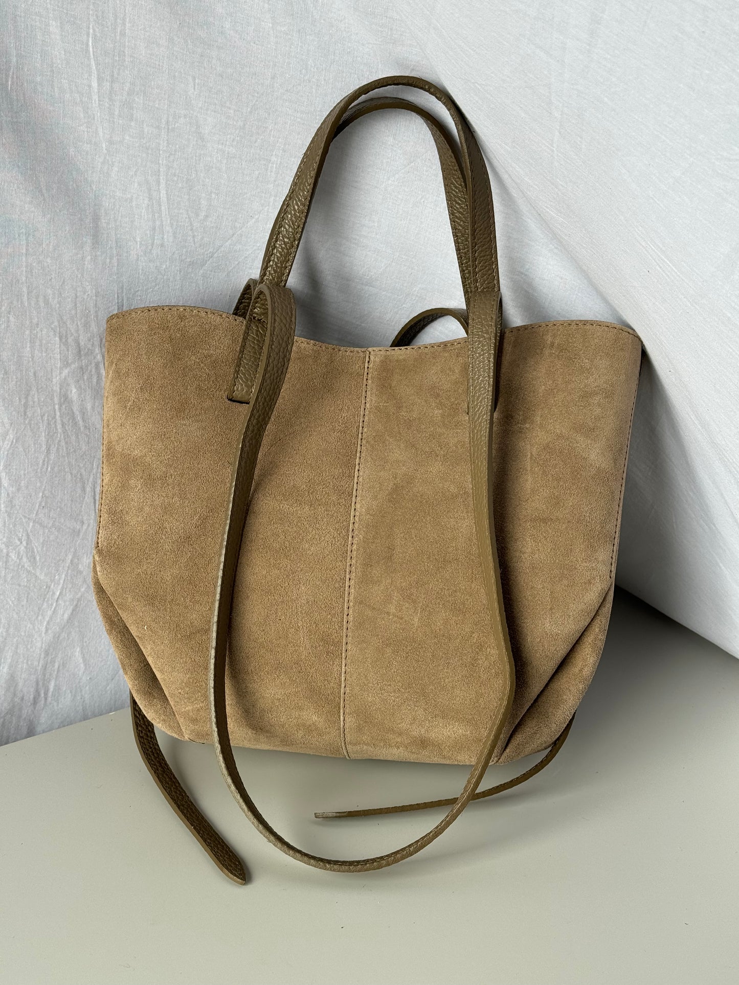 borsa con doppi manici e bottoni