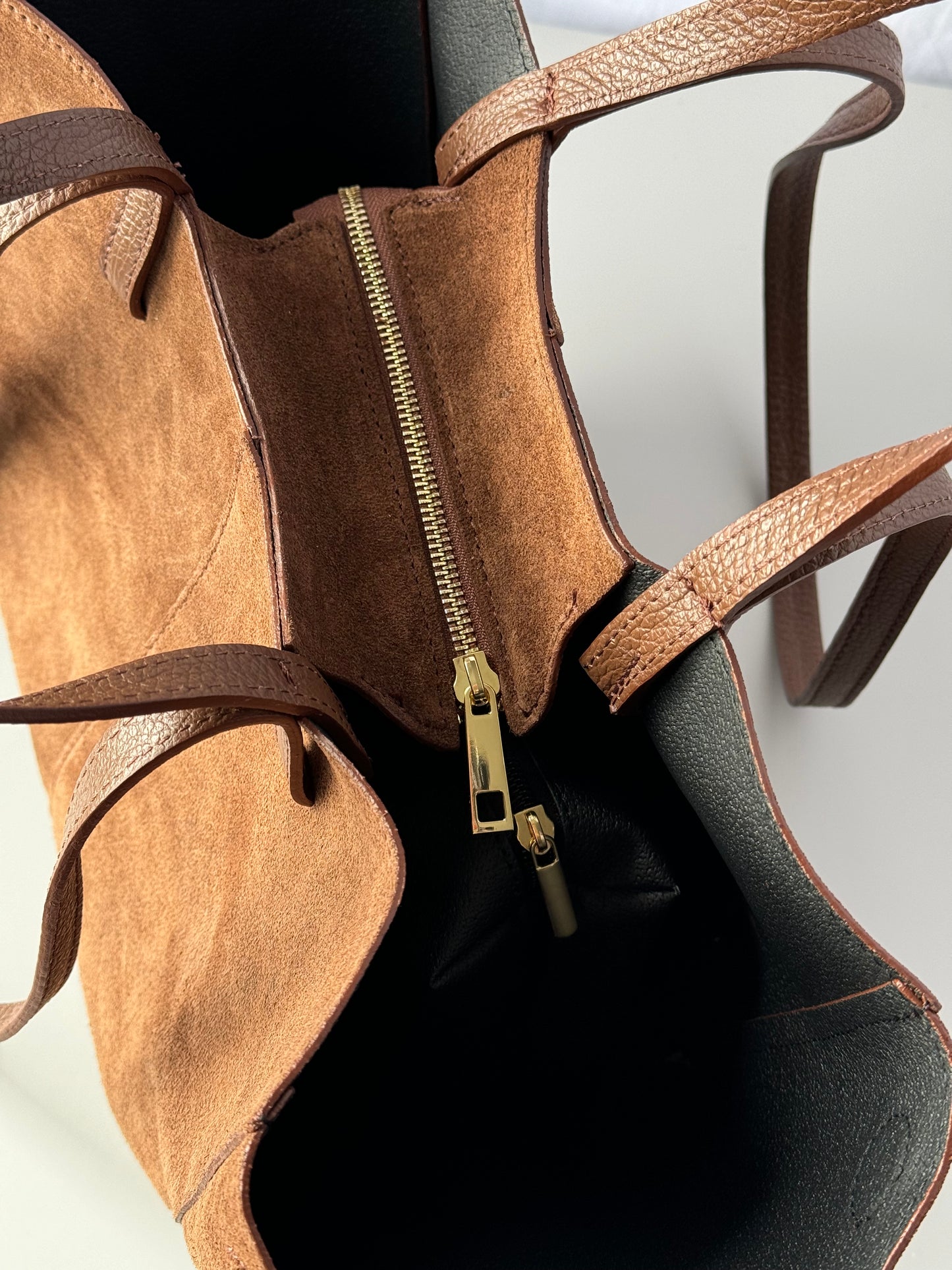 borsa con doppi manici magnetici
