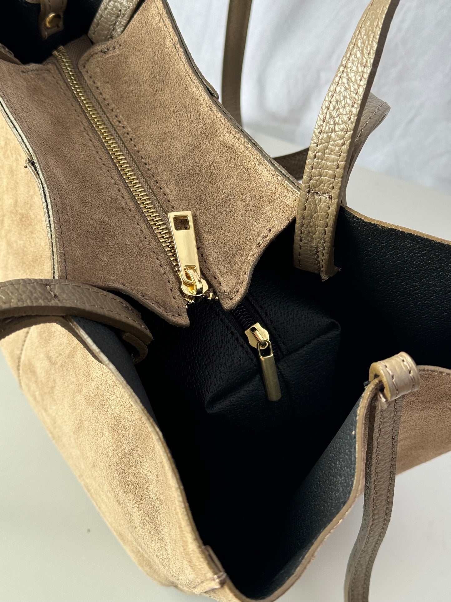 borsa con doppi manici magnetici
