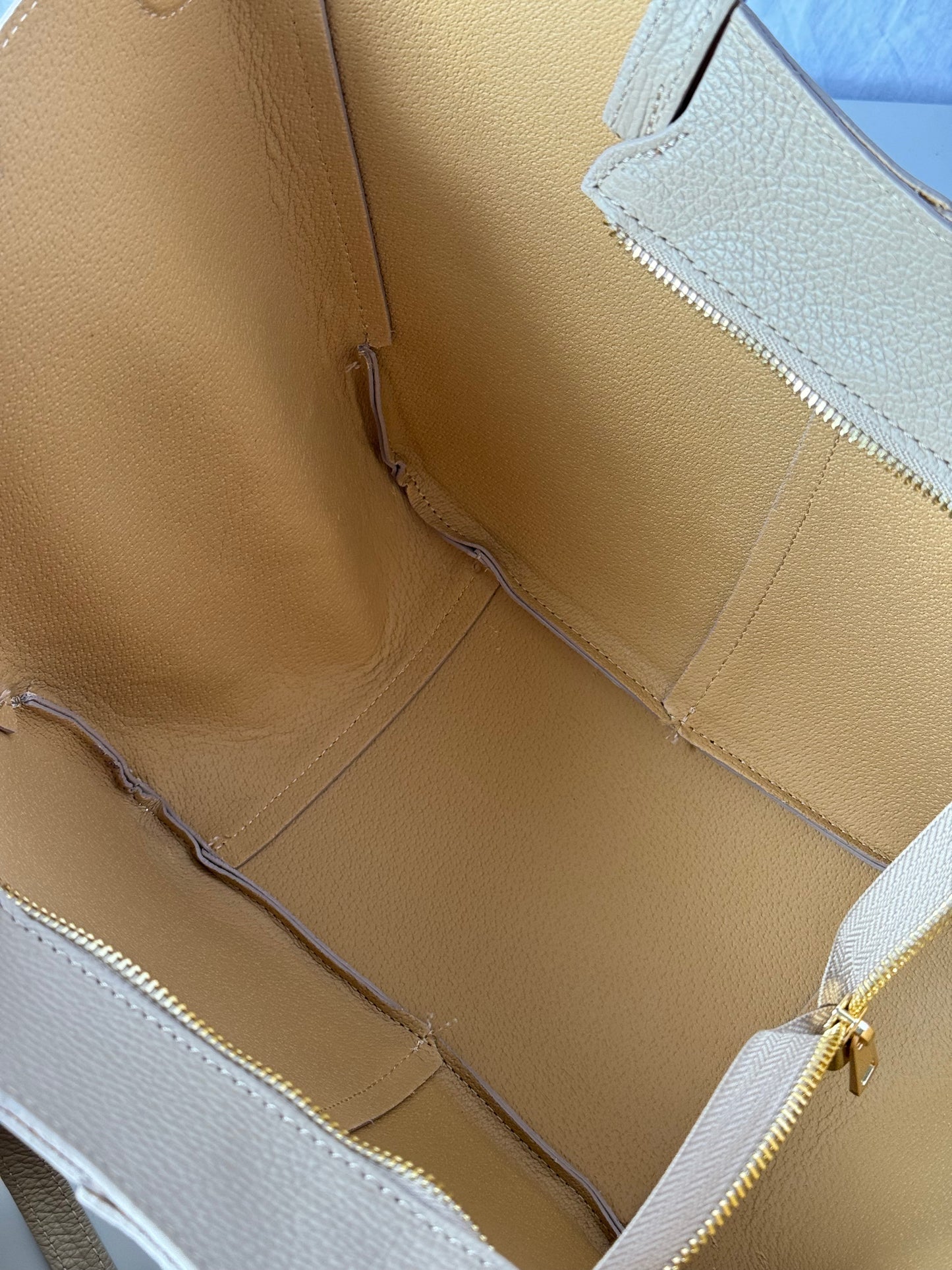 Borsa con doppio manico in pelle