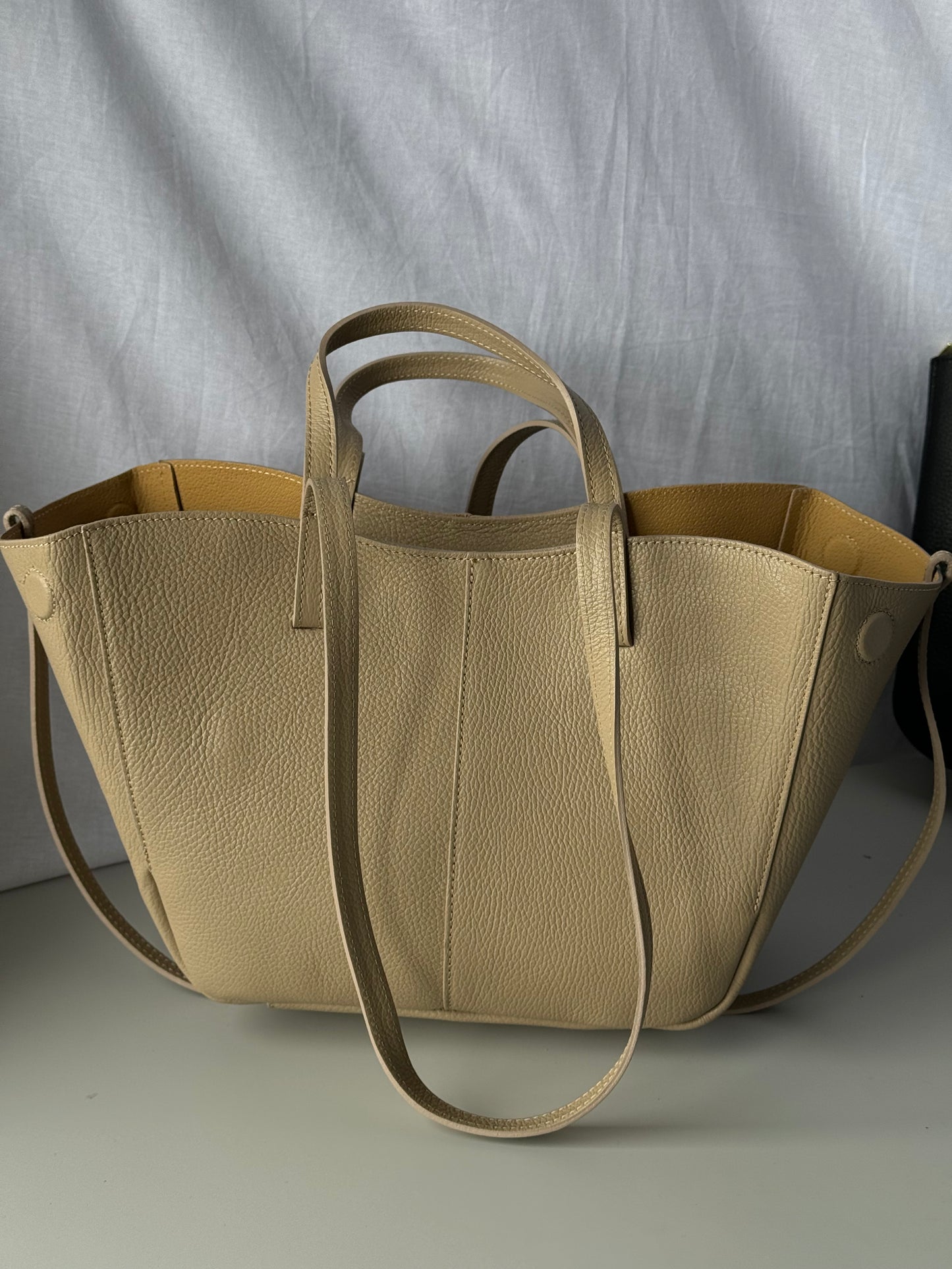 Borsa con doppio manico in pelle