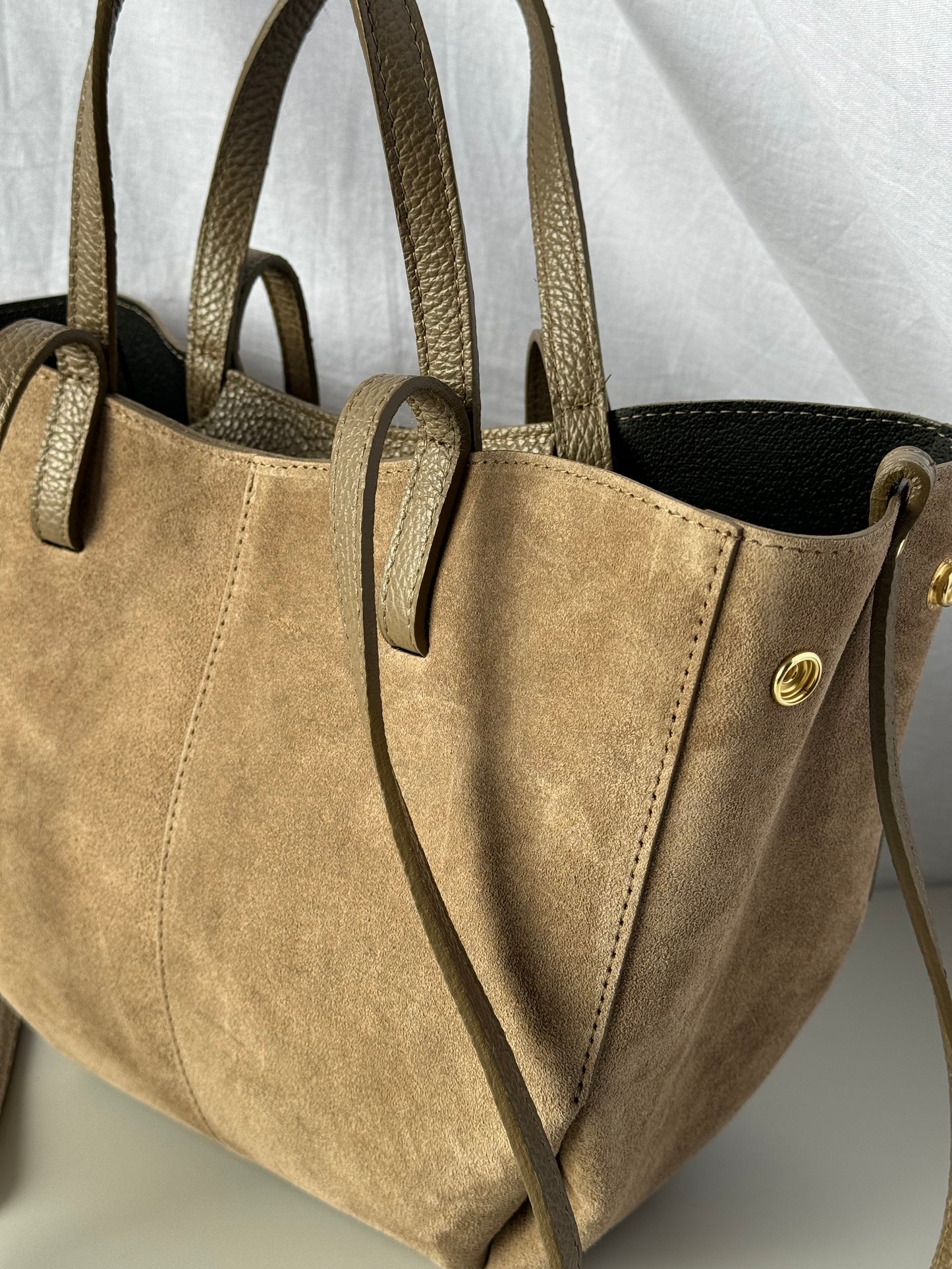 borsa con doppi manici e bottoni