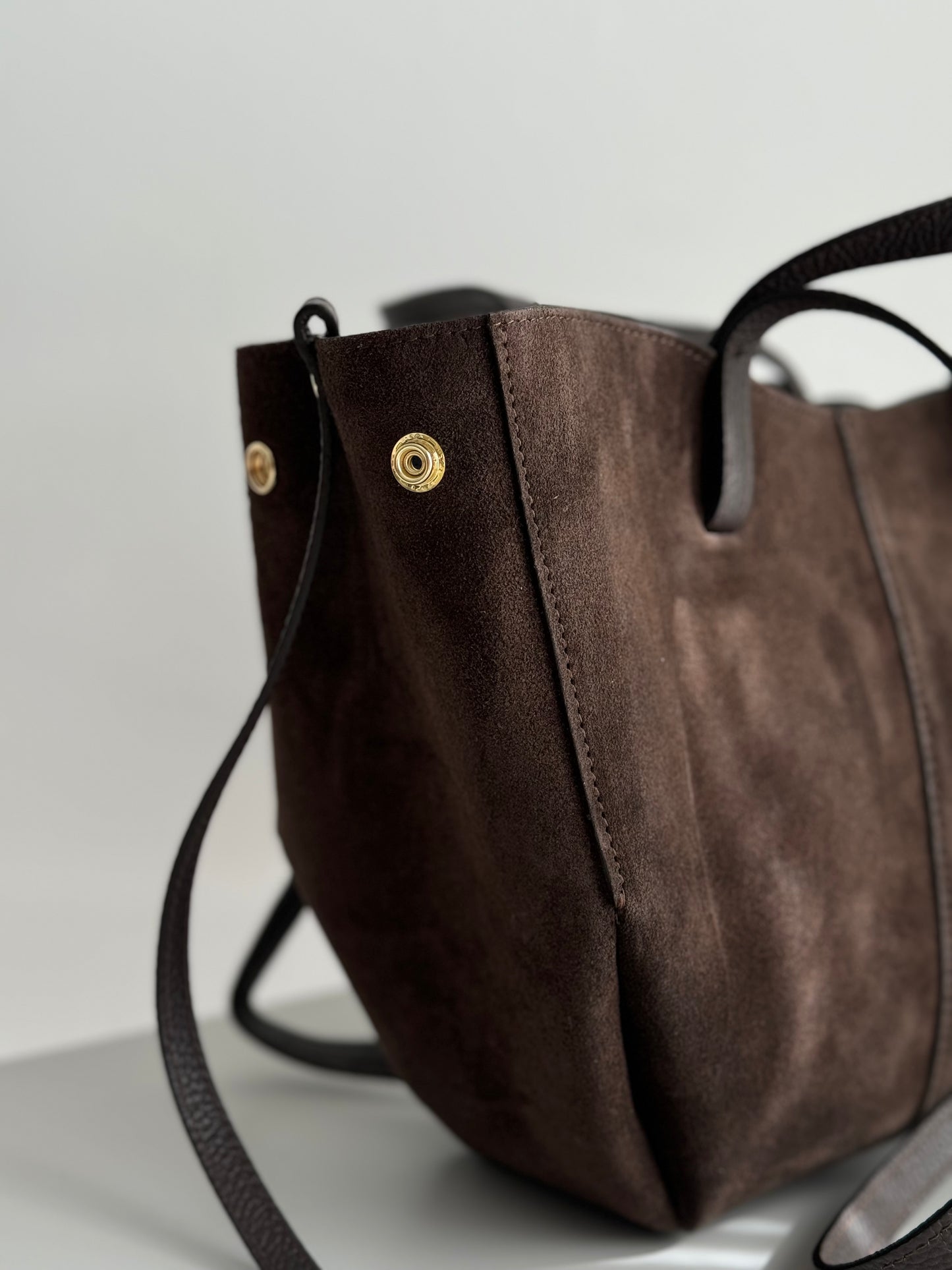 borsa con doppi manici e bottoni