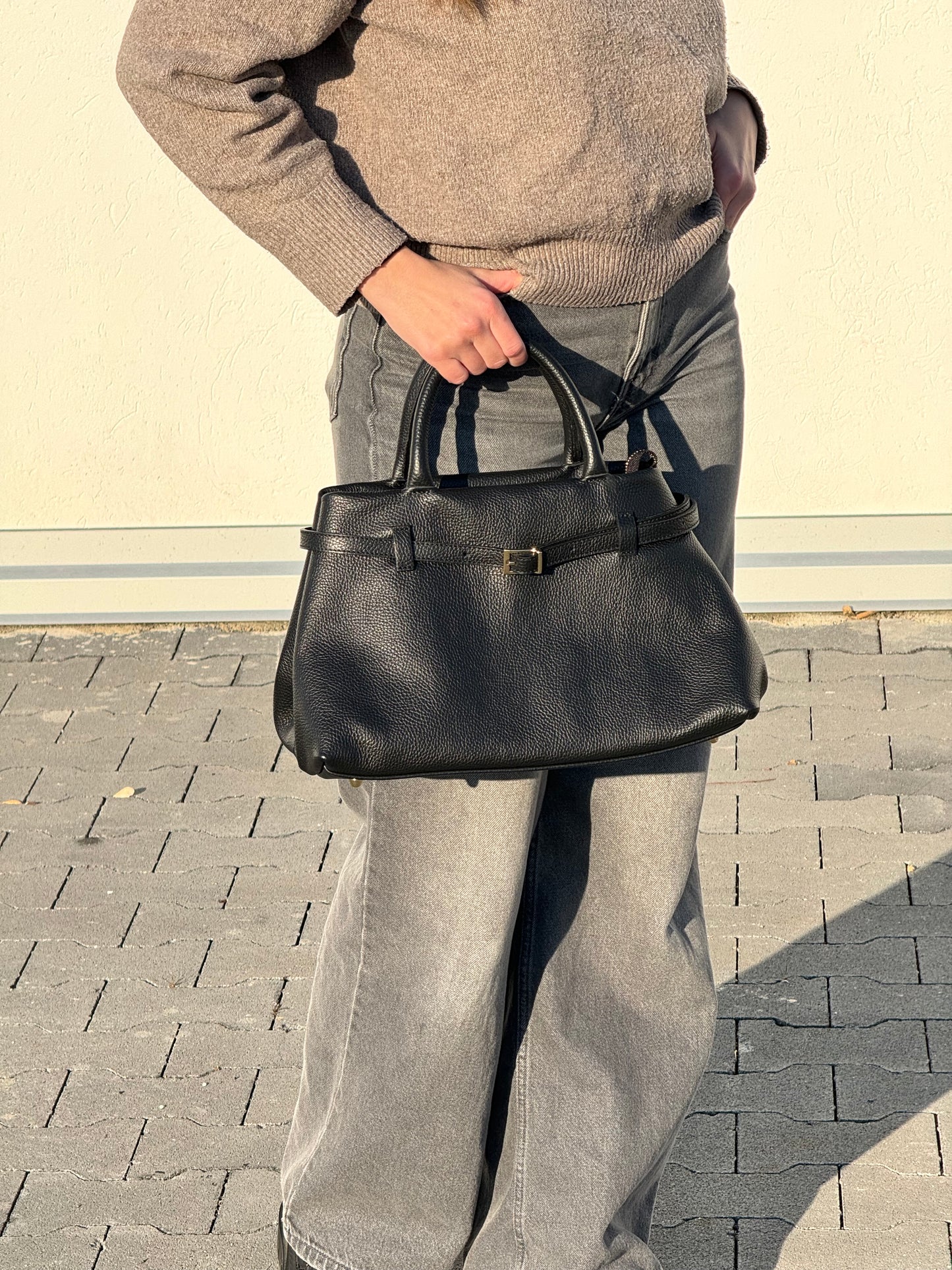 borsa con manico e tracolla