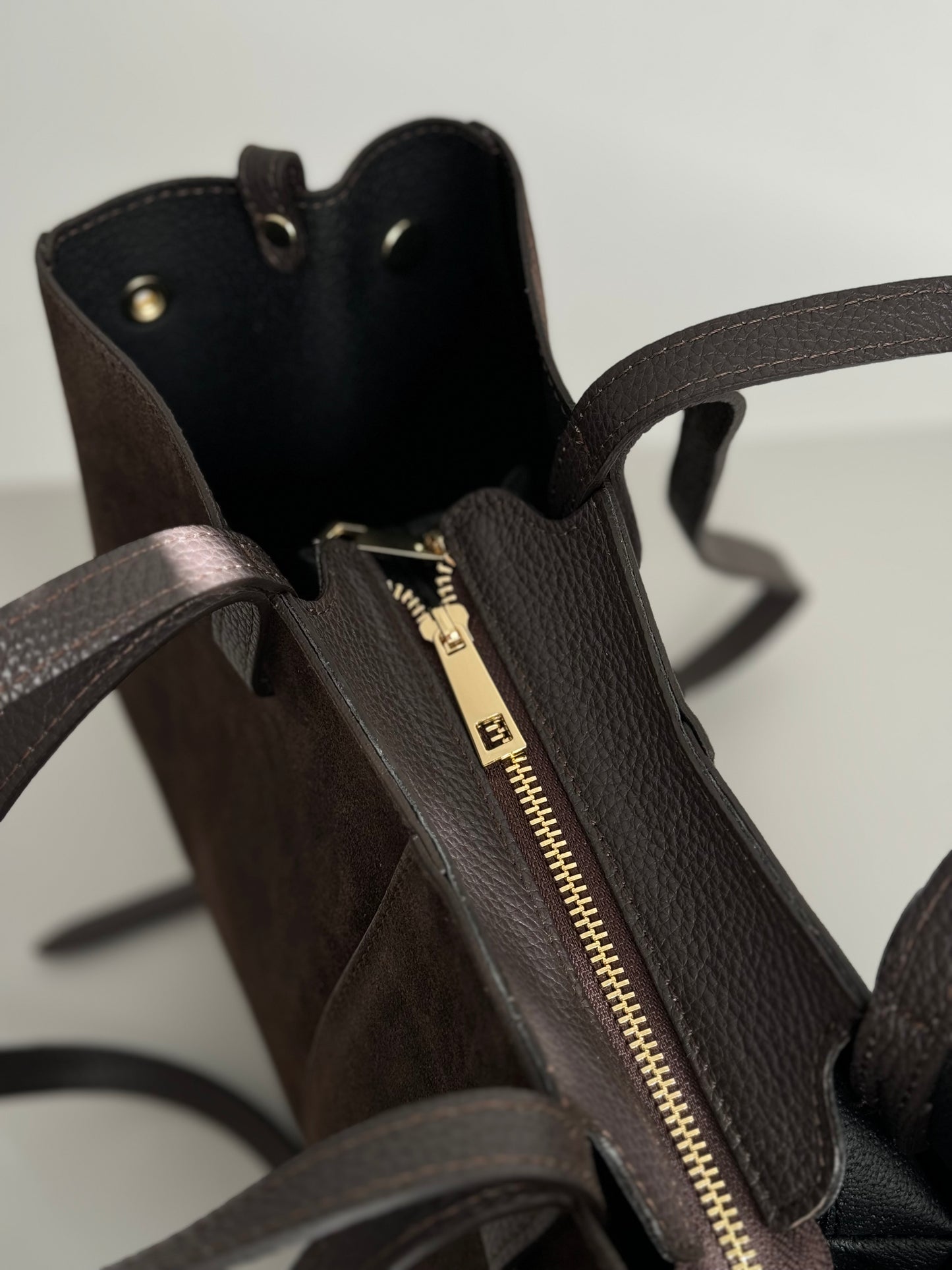 borsa con doppi manici e bottoni