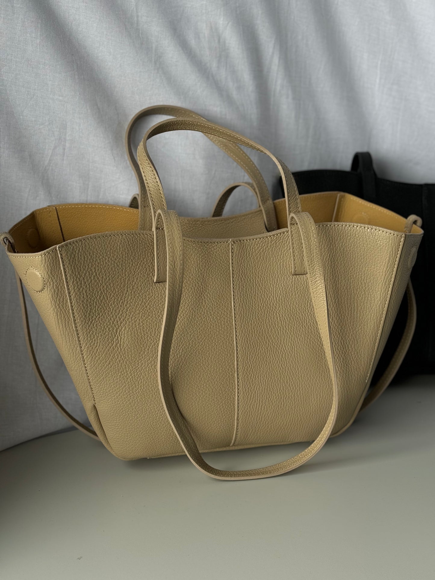 Borsa con doppio manico in pelle