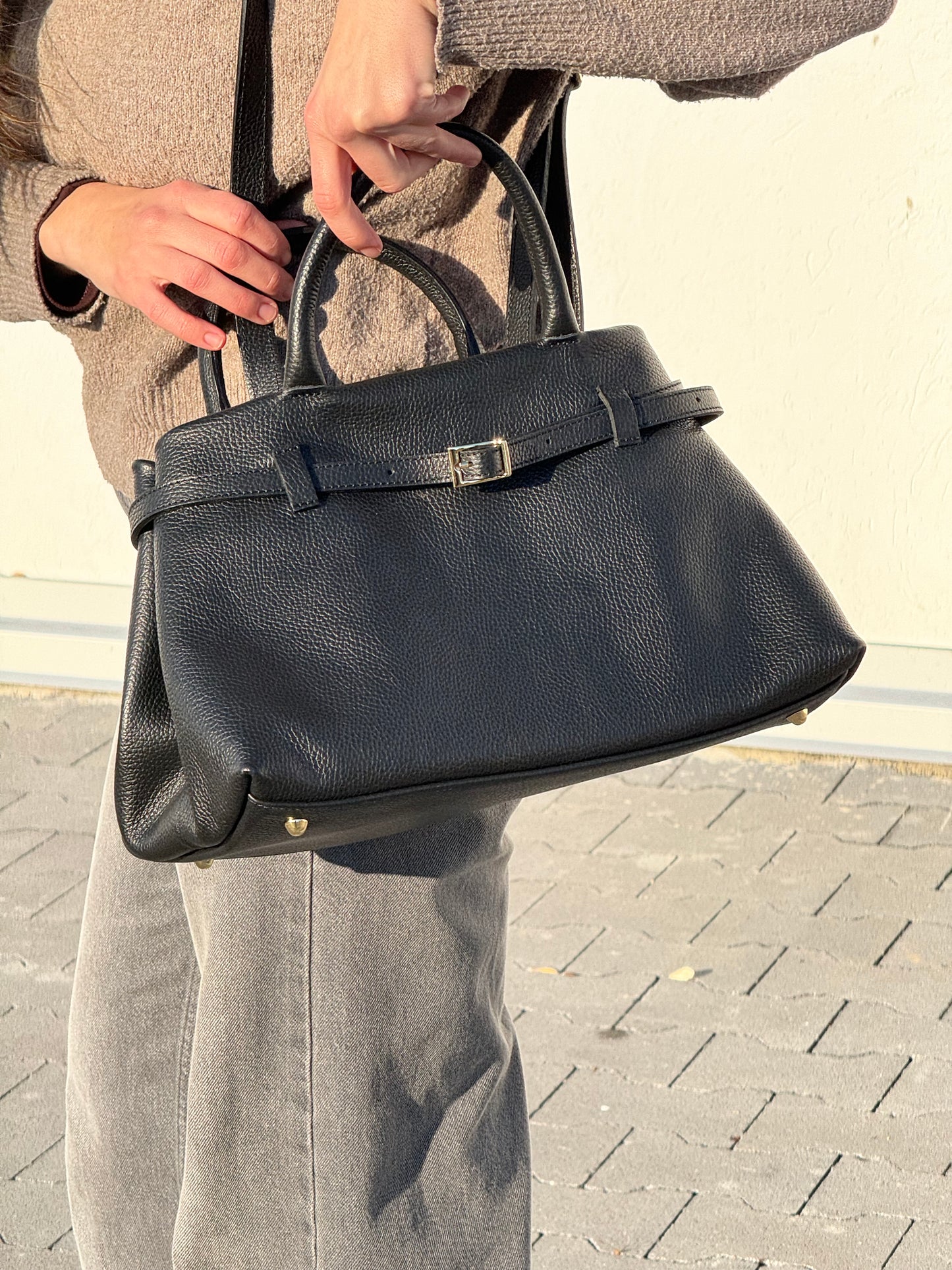 borsa con manico e tracolla