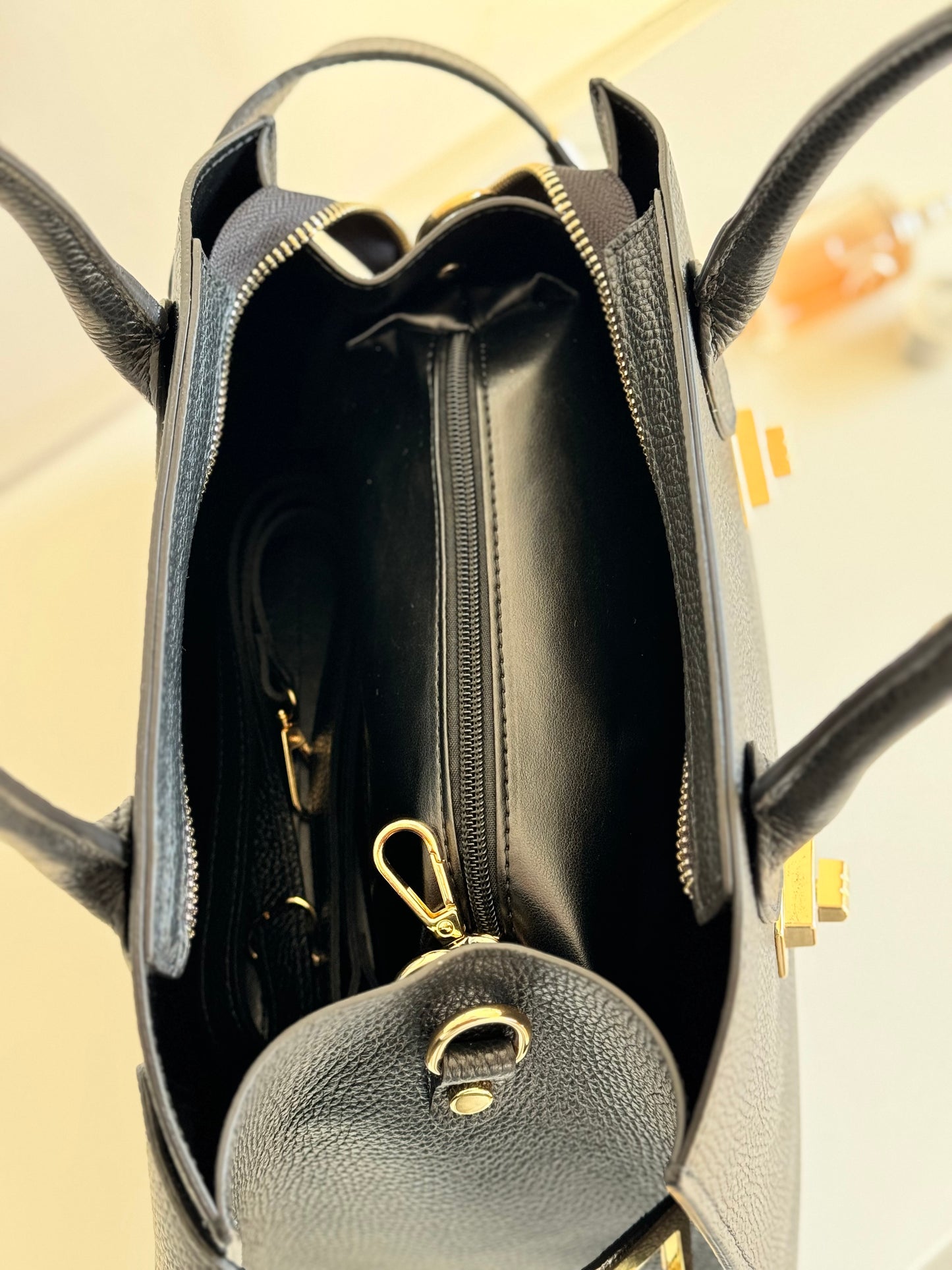 borsa con manico e tracolla