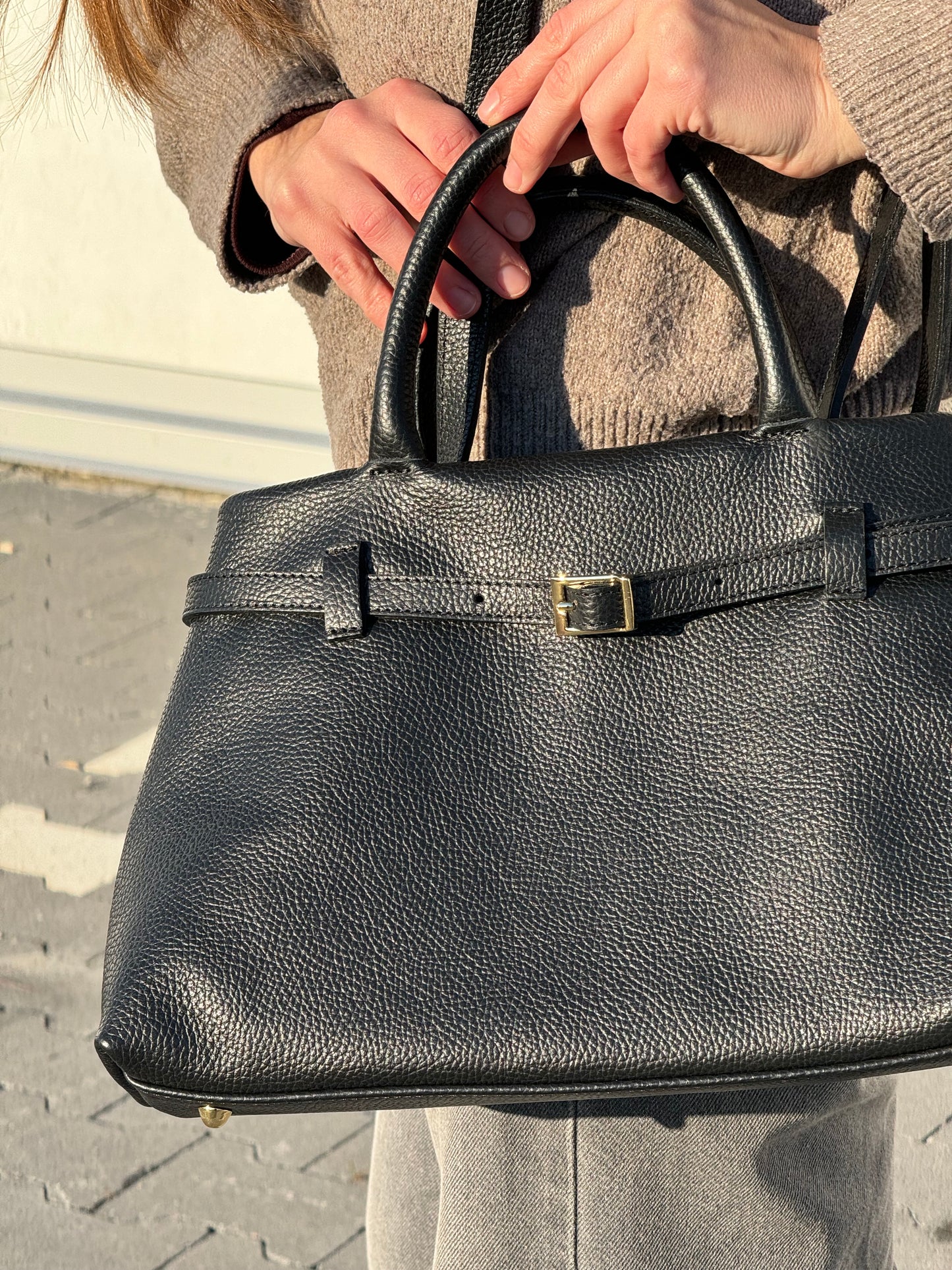 borsa con manico e tracolla
