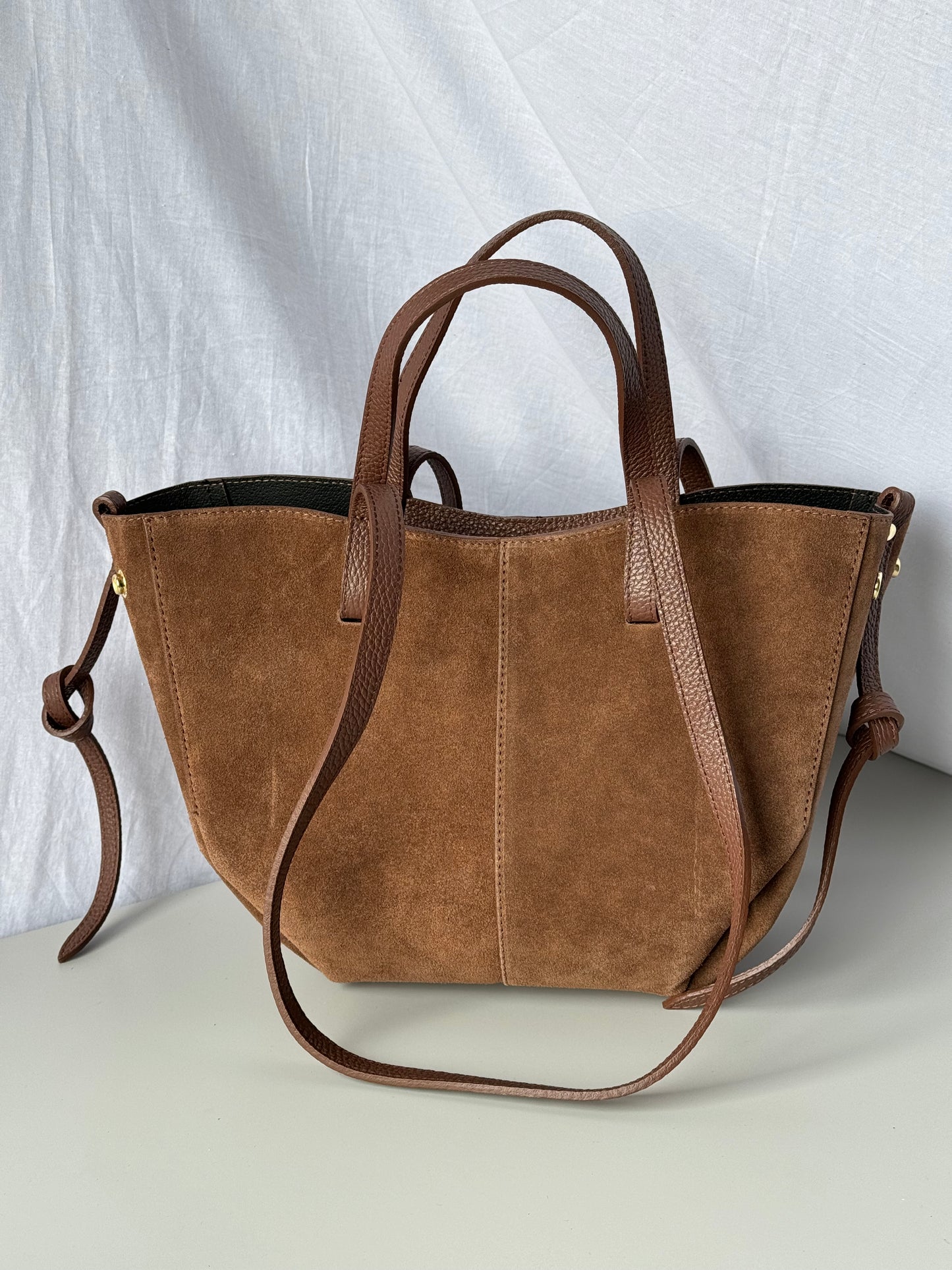 borsa con doppi manici e bottoni