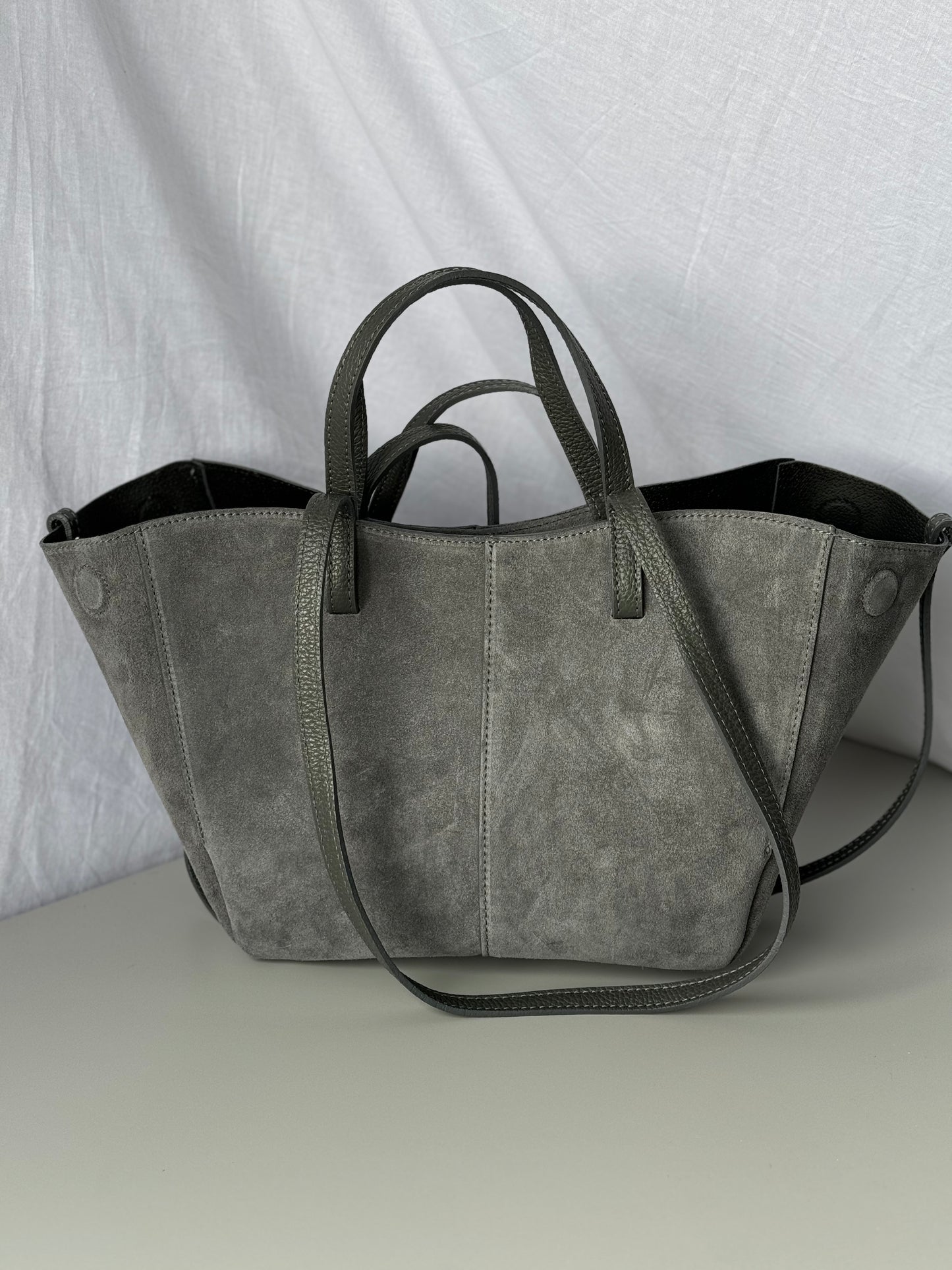 borsa con doppi manici magnetici