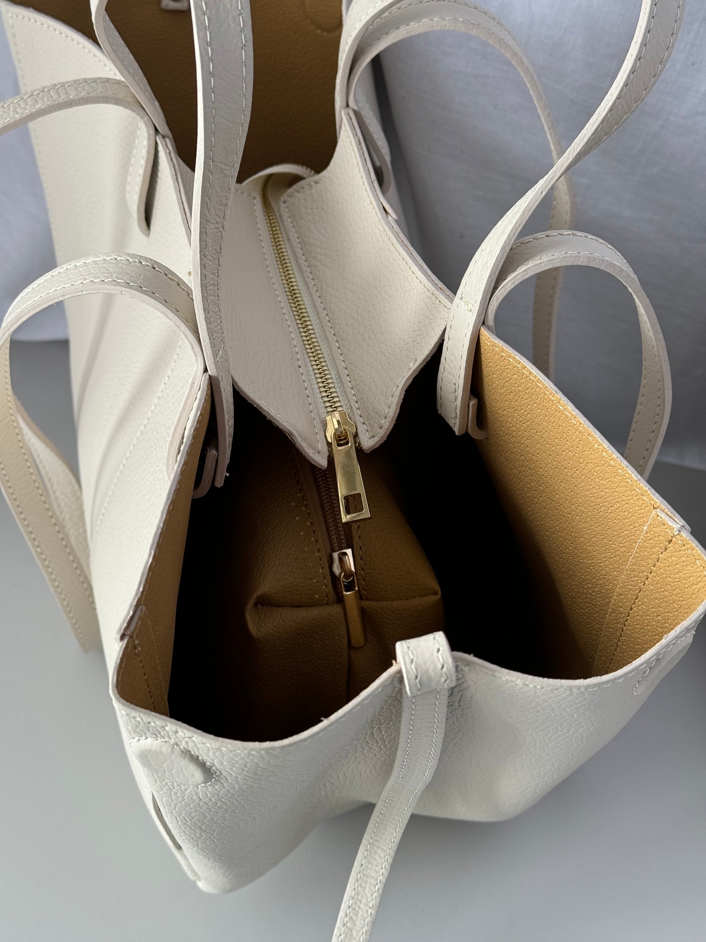 Borsa con doppio manico in pelle