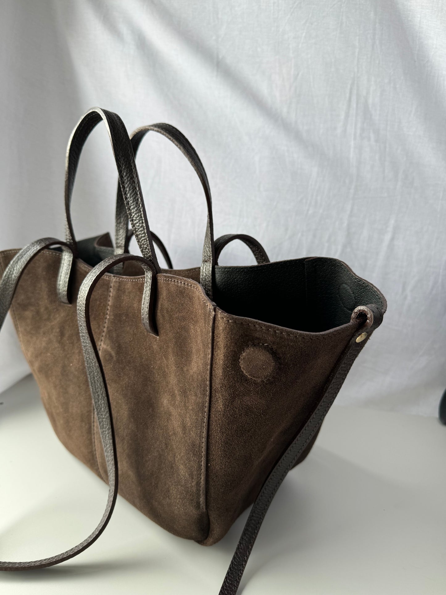 borsa con doppi manici magnetici