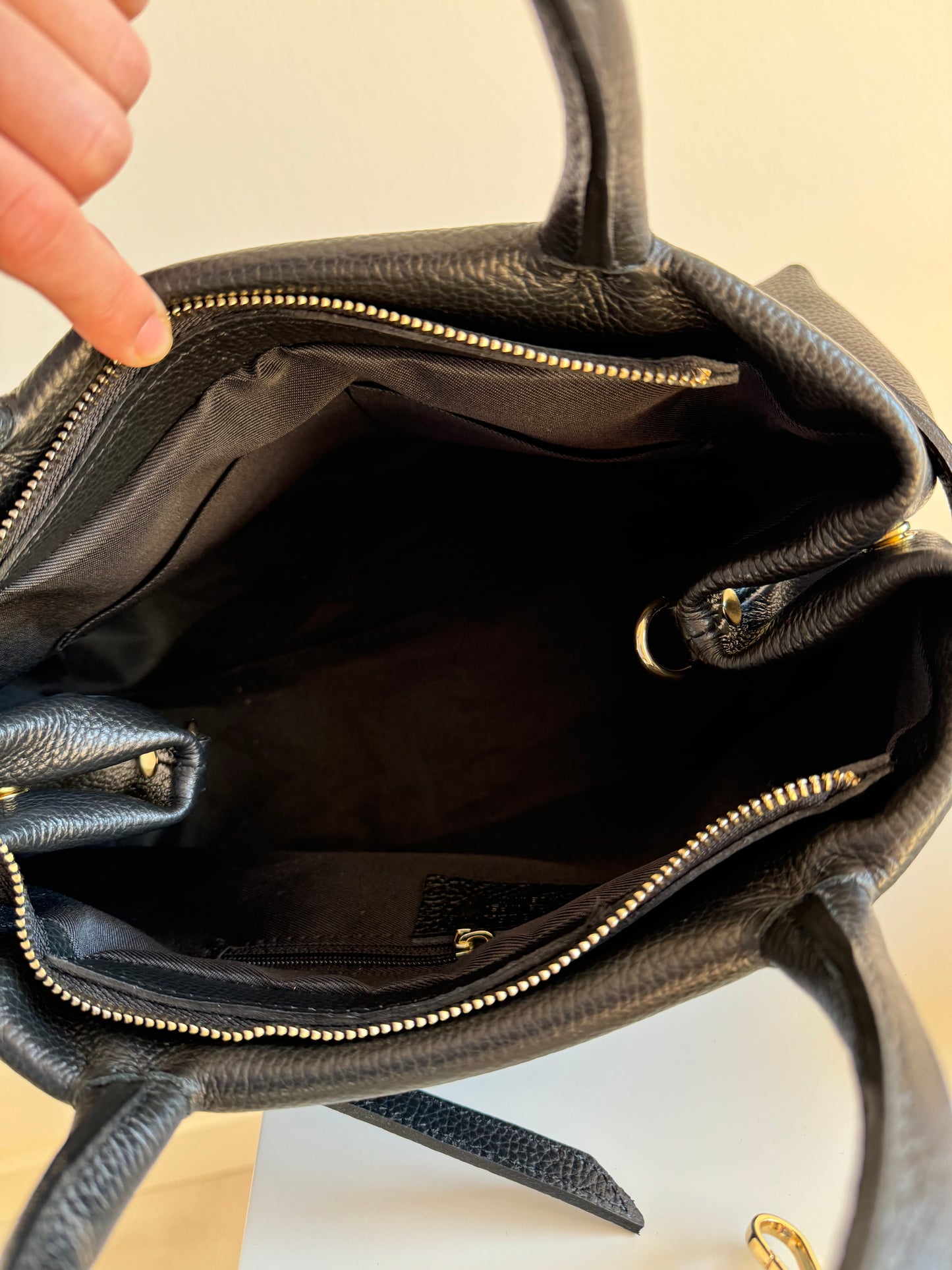 borsa con manico e tracolla
