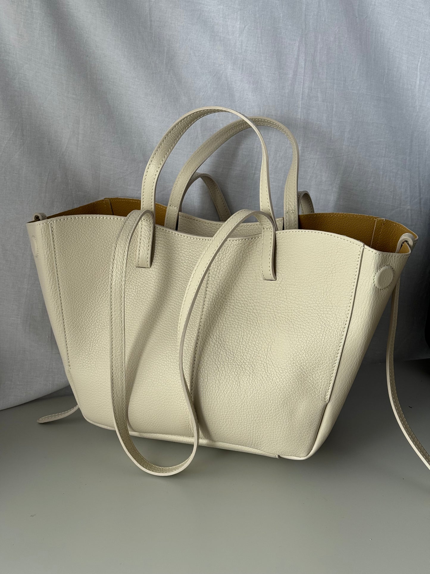 Borsa con doppio manico in pelle