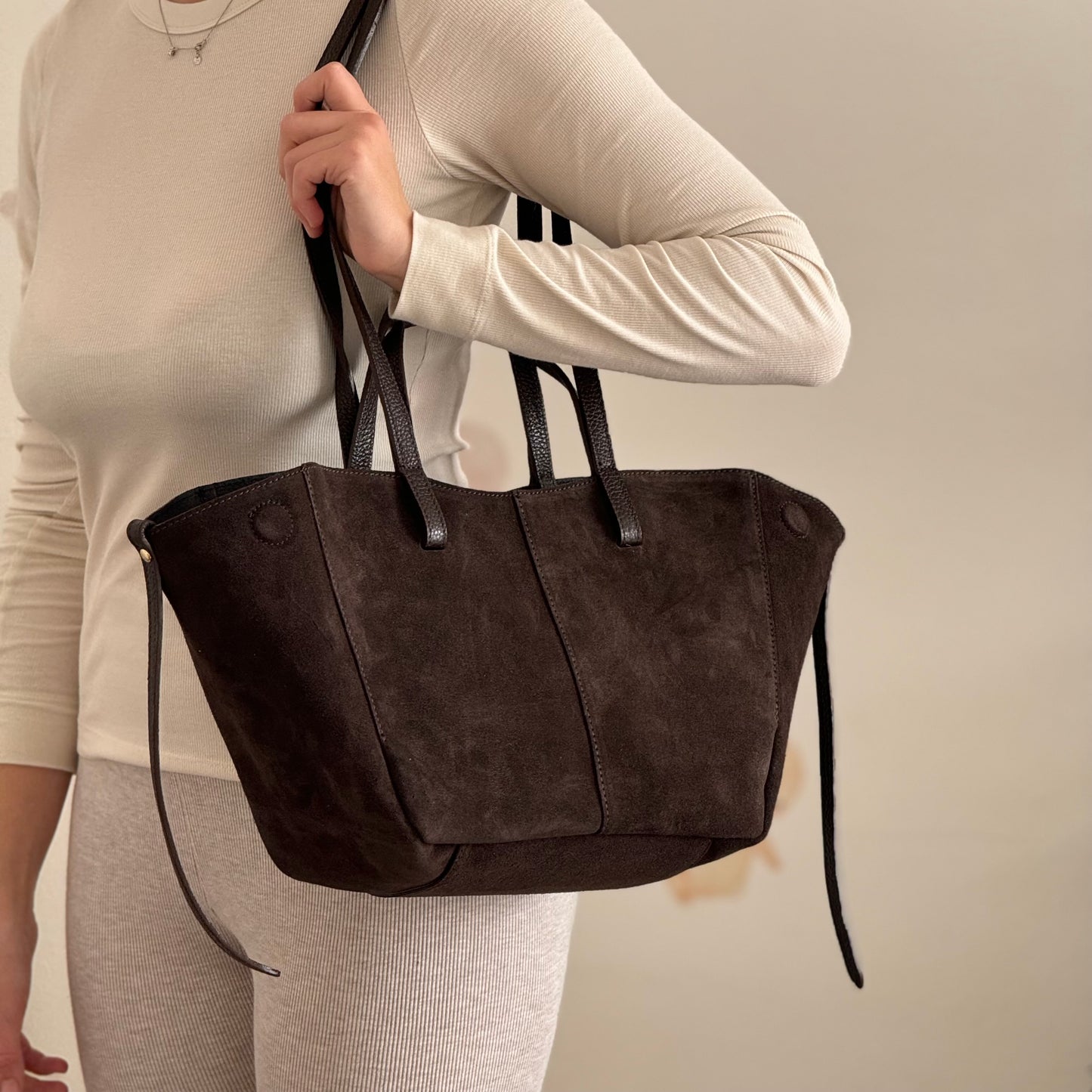 borsa con doppi manici magnetici