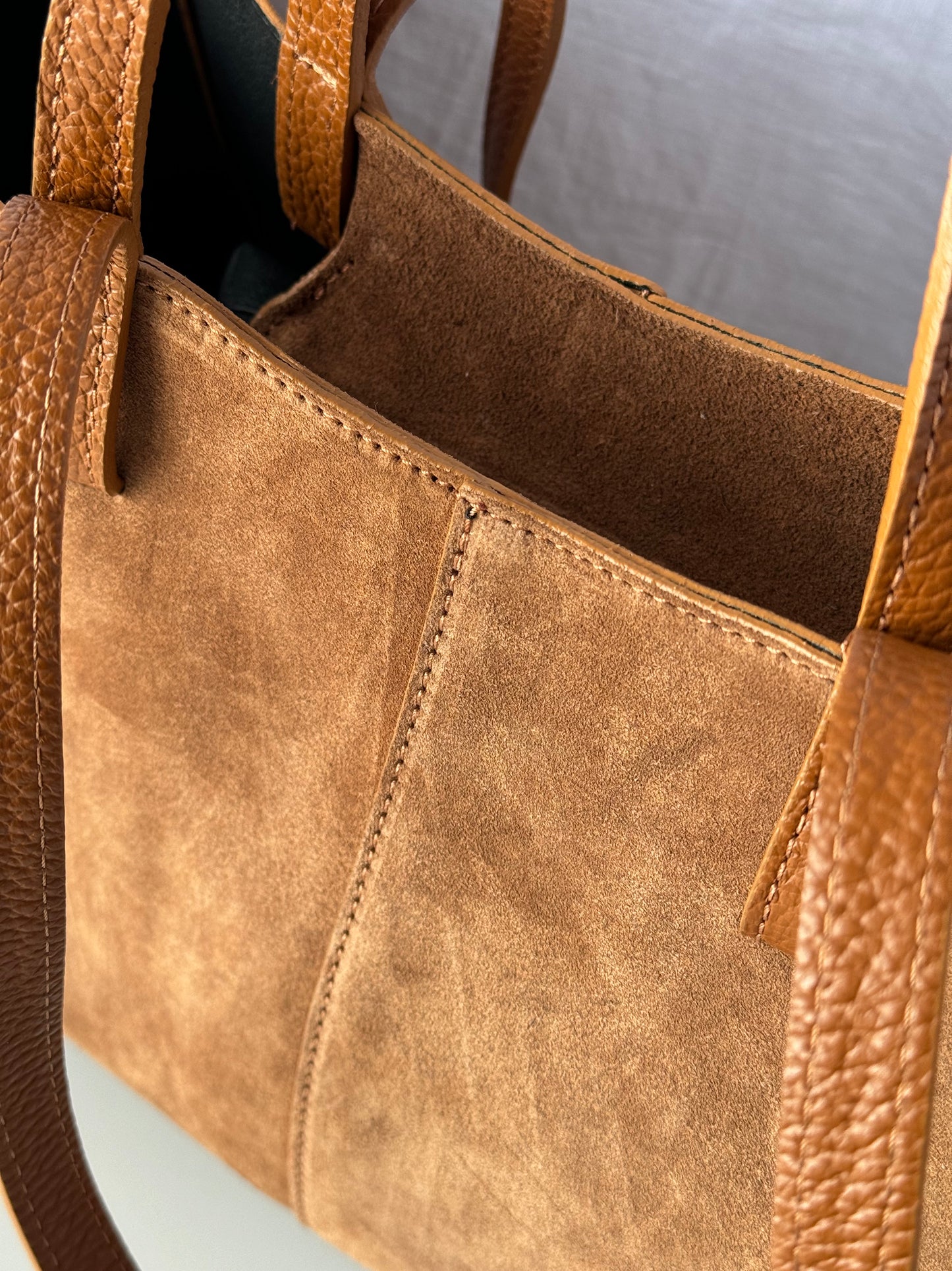 borsa con doppi manici magnetici