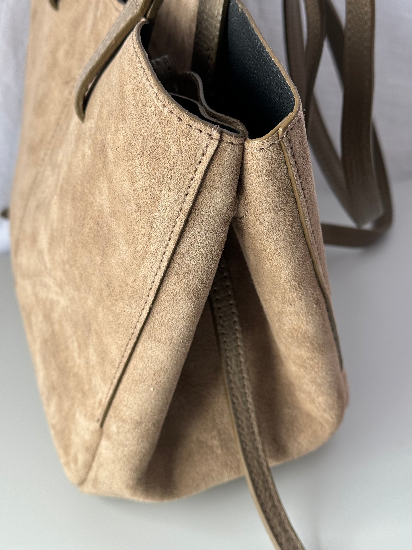 borsa con doppi manici magnetici