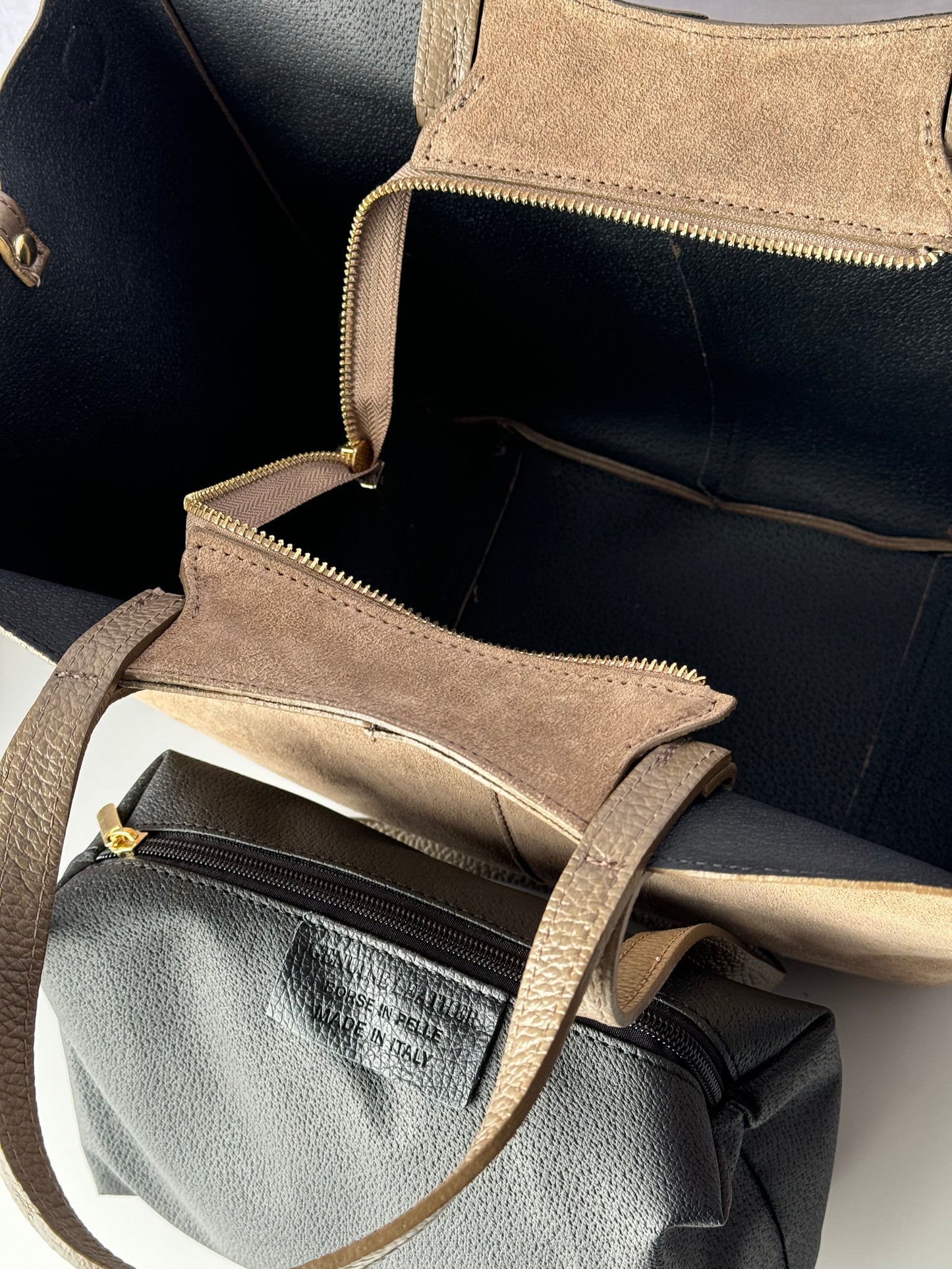 borsa con doppi manici magnetici