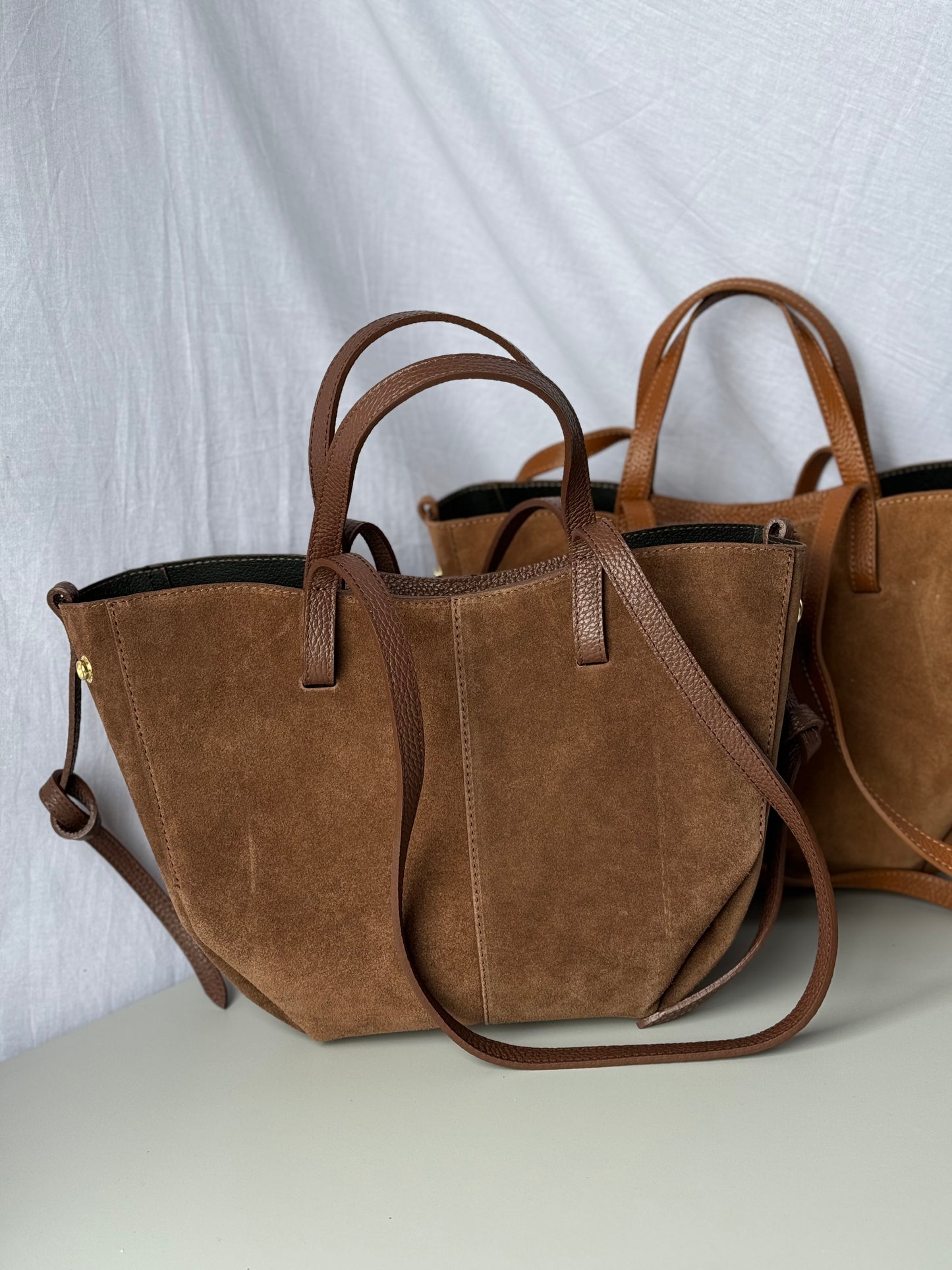 borsa con doppi manici e bottoni
