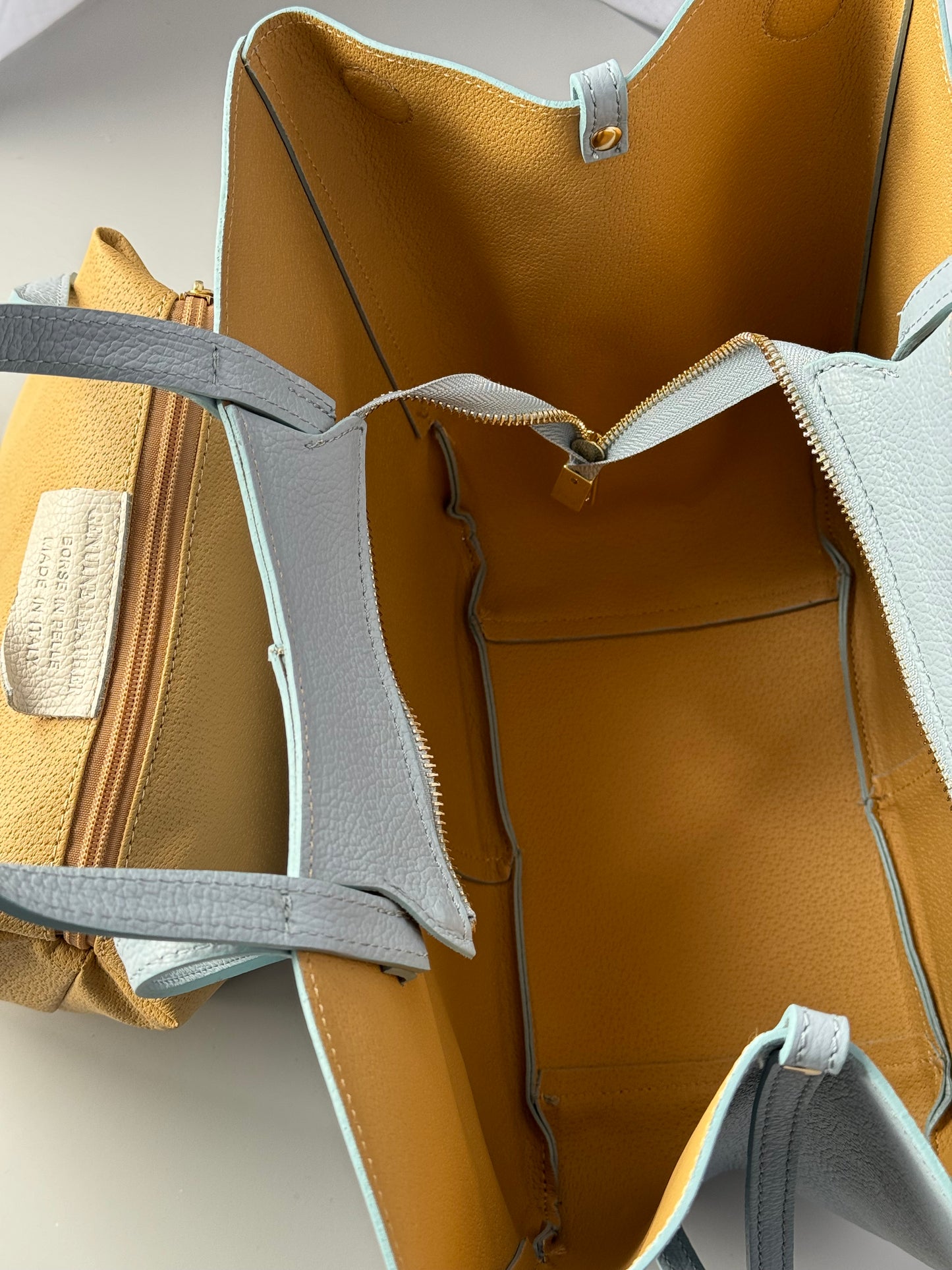 Borsa con doppio manico in pelle