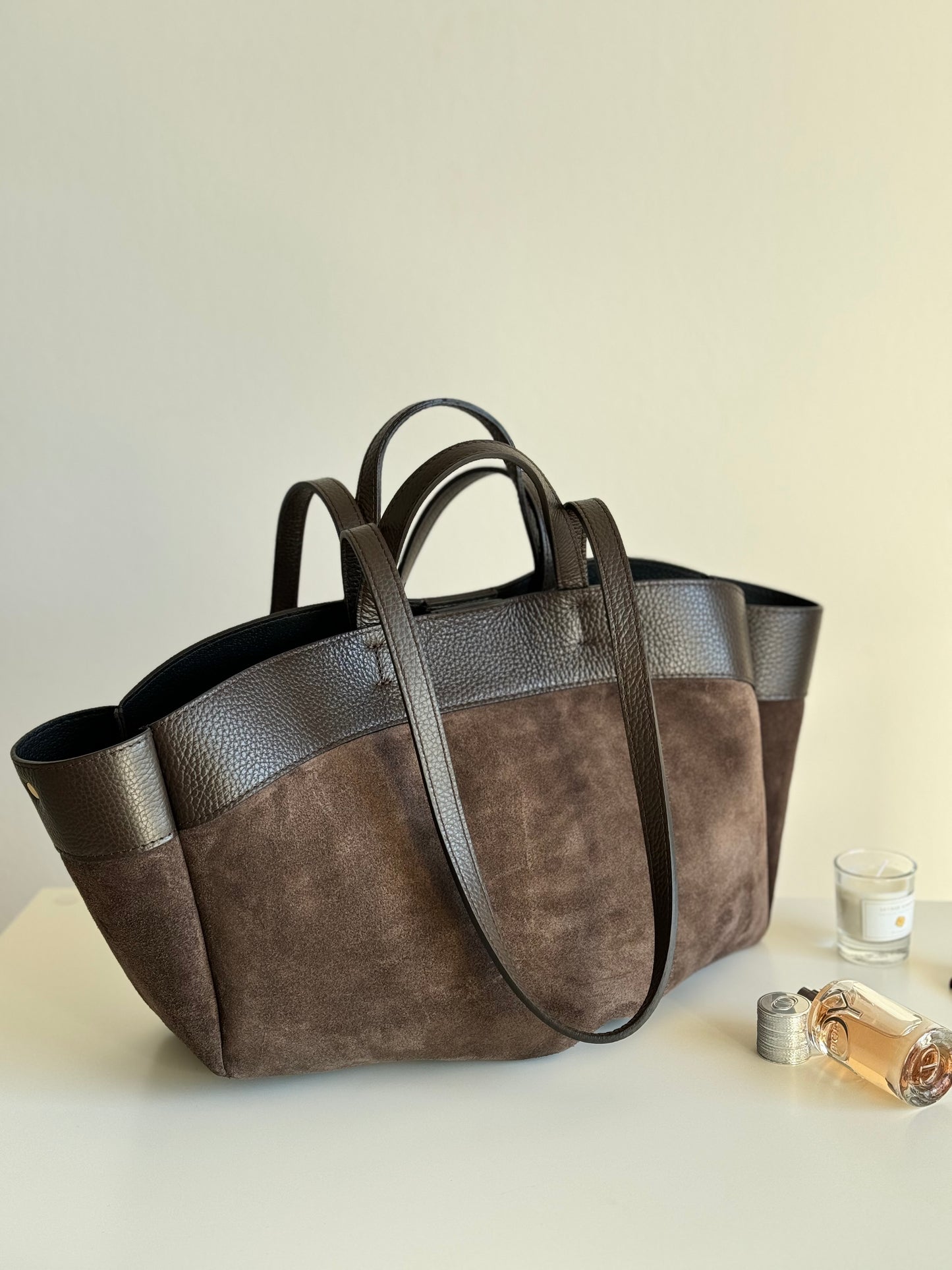 Borsa con doppio manico in pelle scamosciato