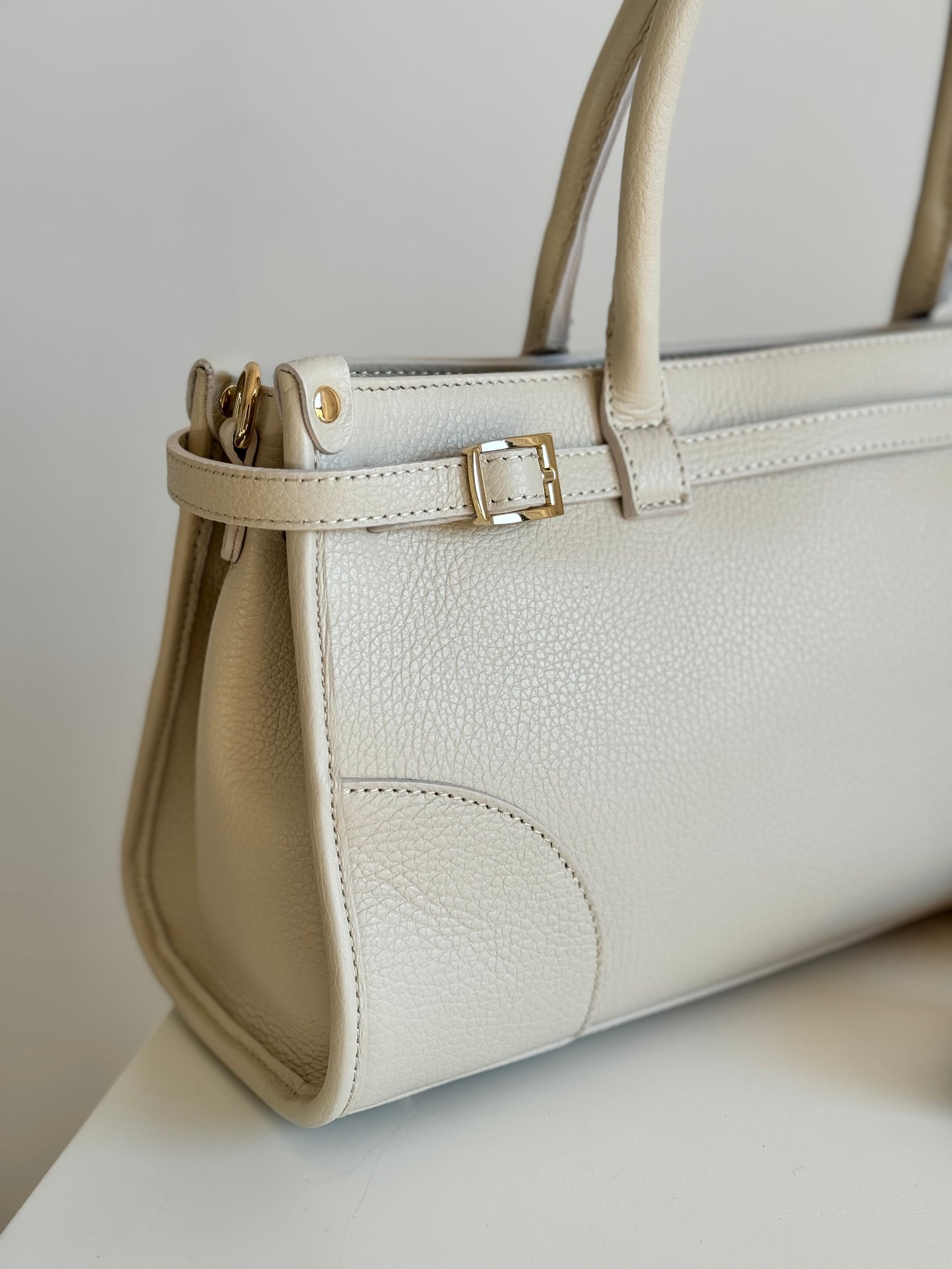 borsa con manico e tracolla