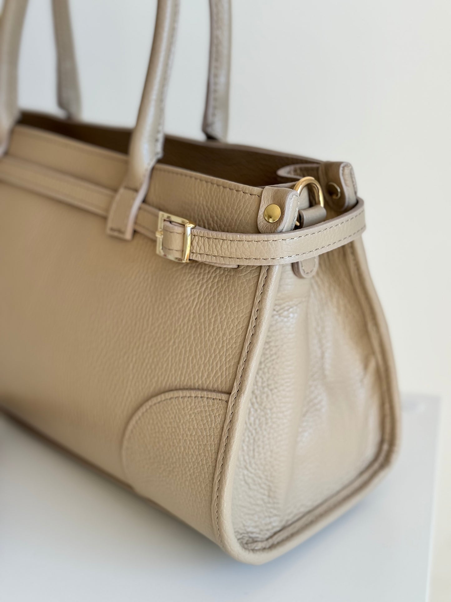 borsa con manico e tracolla