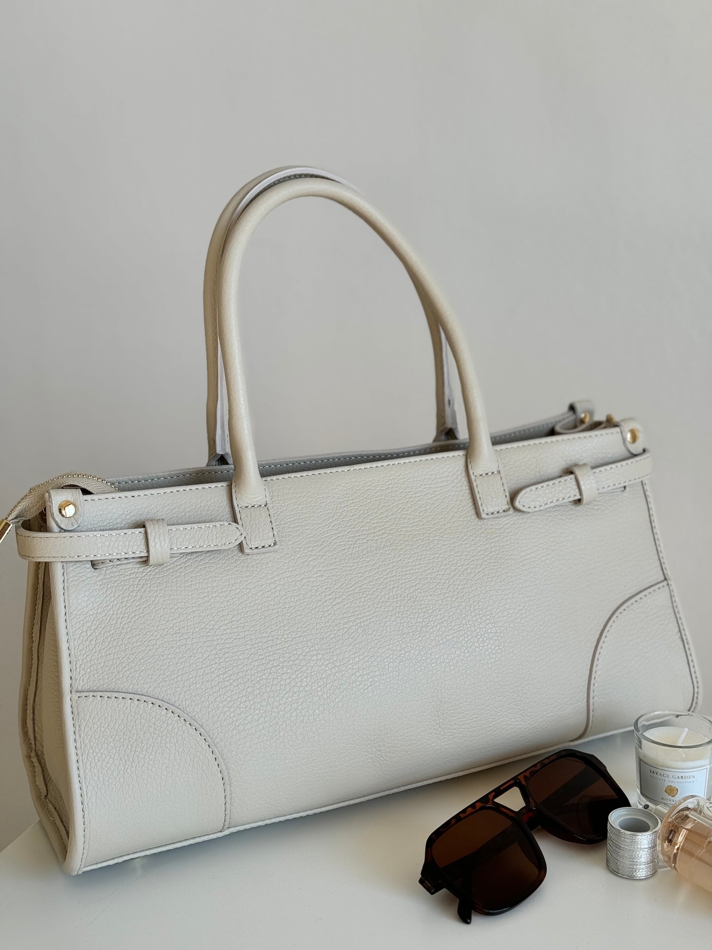 borsa con manico e tracolla