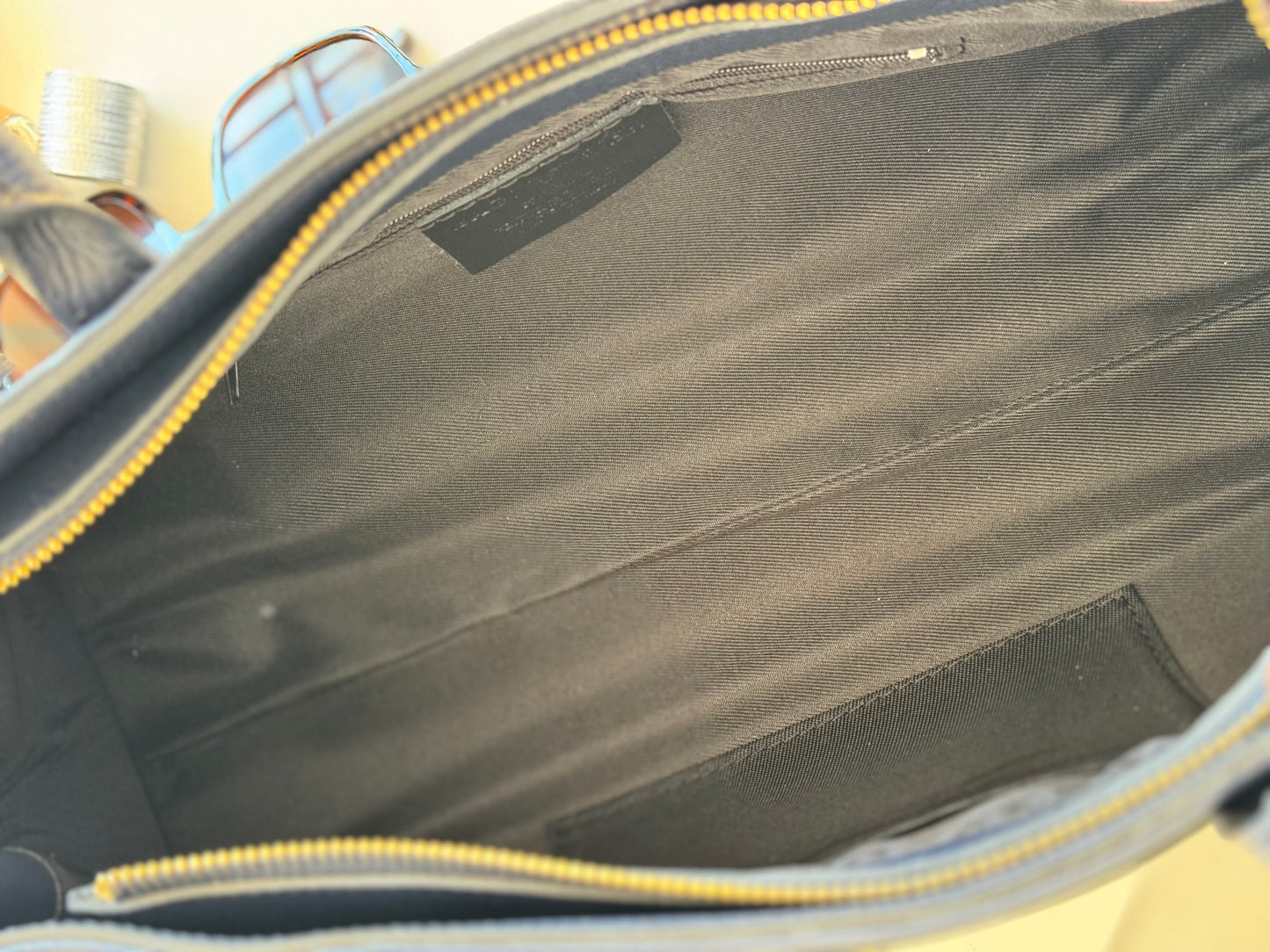 borsa con manico e tracolla